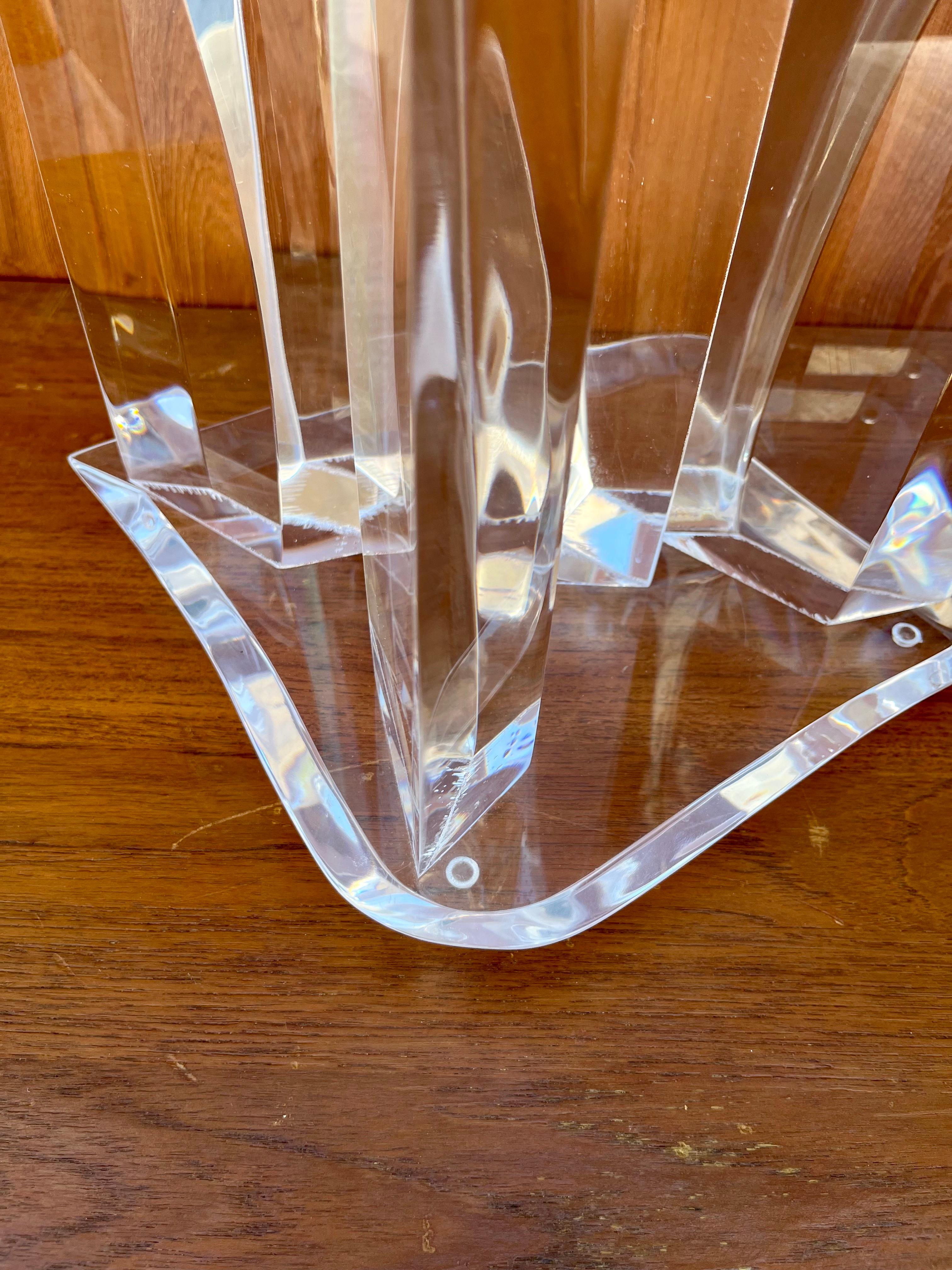 1970s Mid-Century Modern Abstract Lucite Sculpture in the Hivo Van Teal's Style For Sale 4