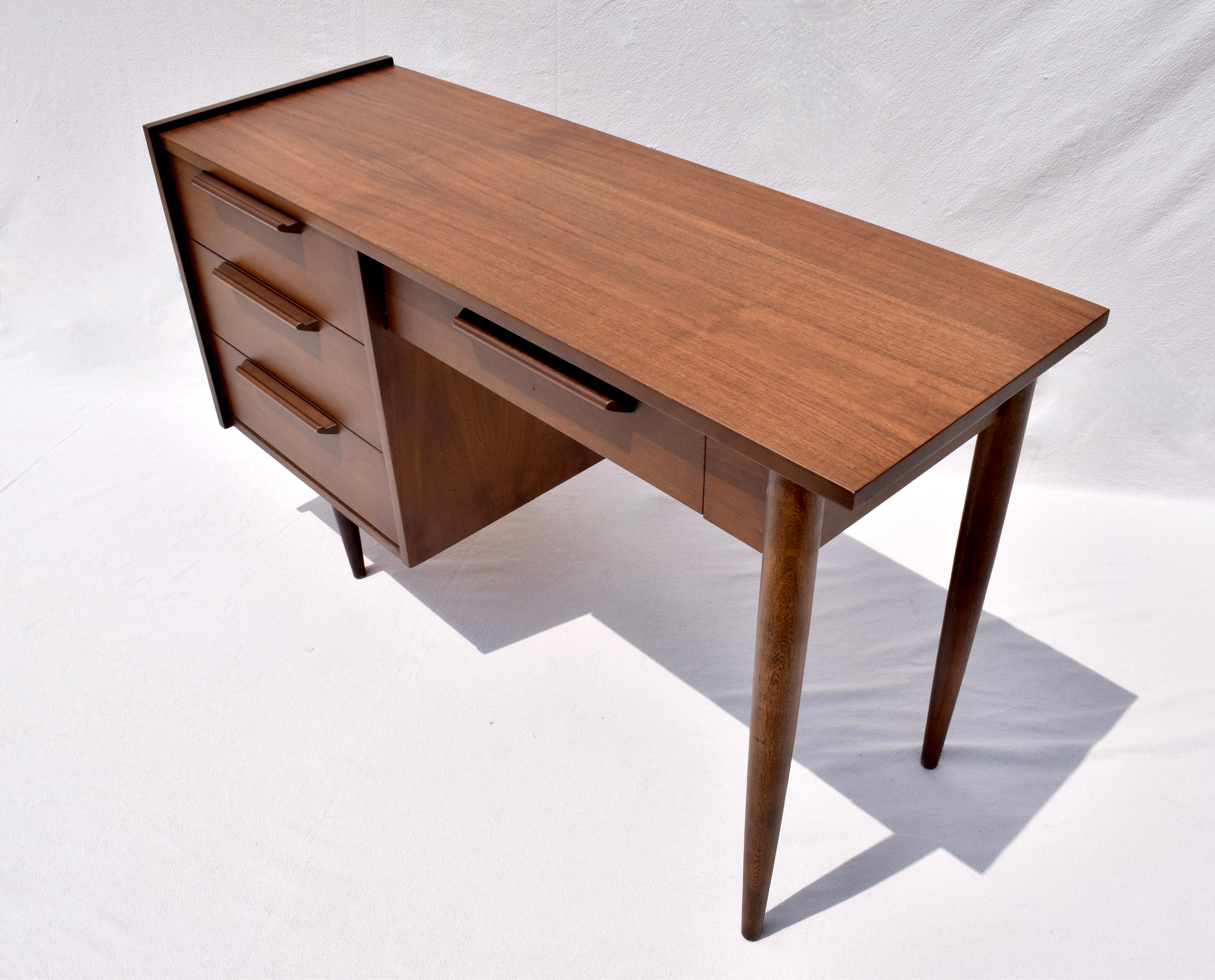 20th Century 1970's Mid Century Modern American Walnut Desk