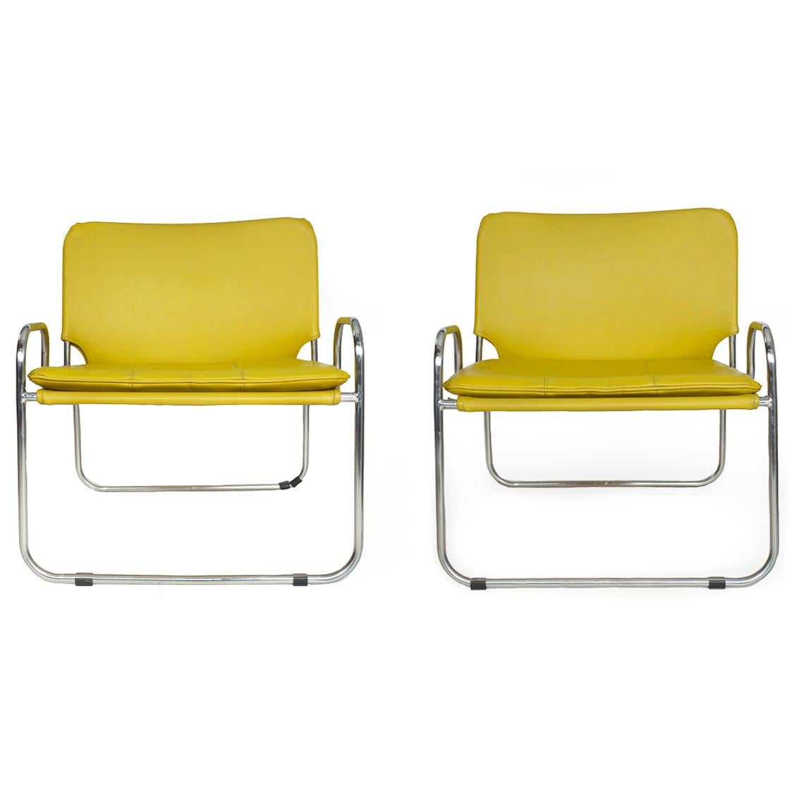 Likely crafted during the 3rd quarter of the 20th century in the Bauhaus taste, this super sleek and fun pair of modern lounge
chairs are of remarkable quality and craftsmanship. The tubular chromed steel is bent in an endless undulation to include