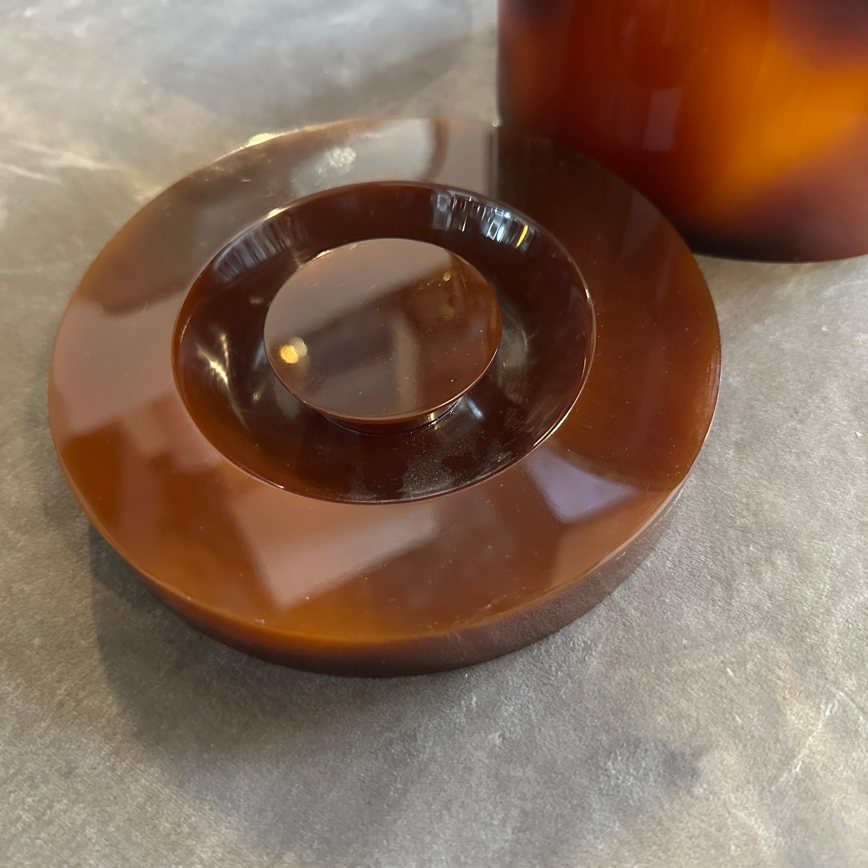 1970 Seau à glace italien en laiton et fausse écaille de tortue en Lucite, de style Modernity en vente 5