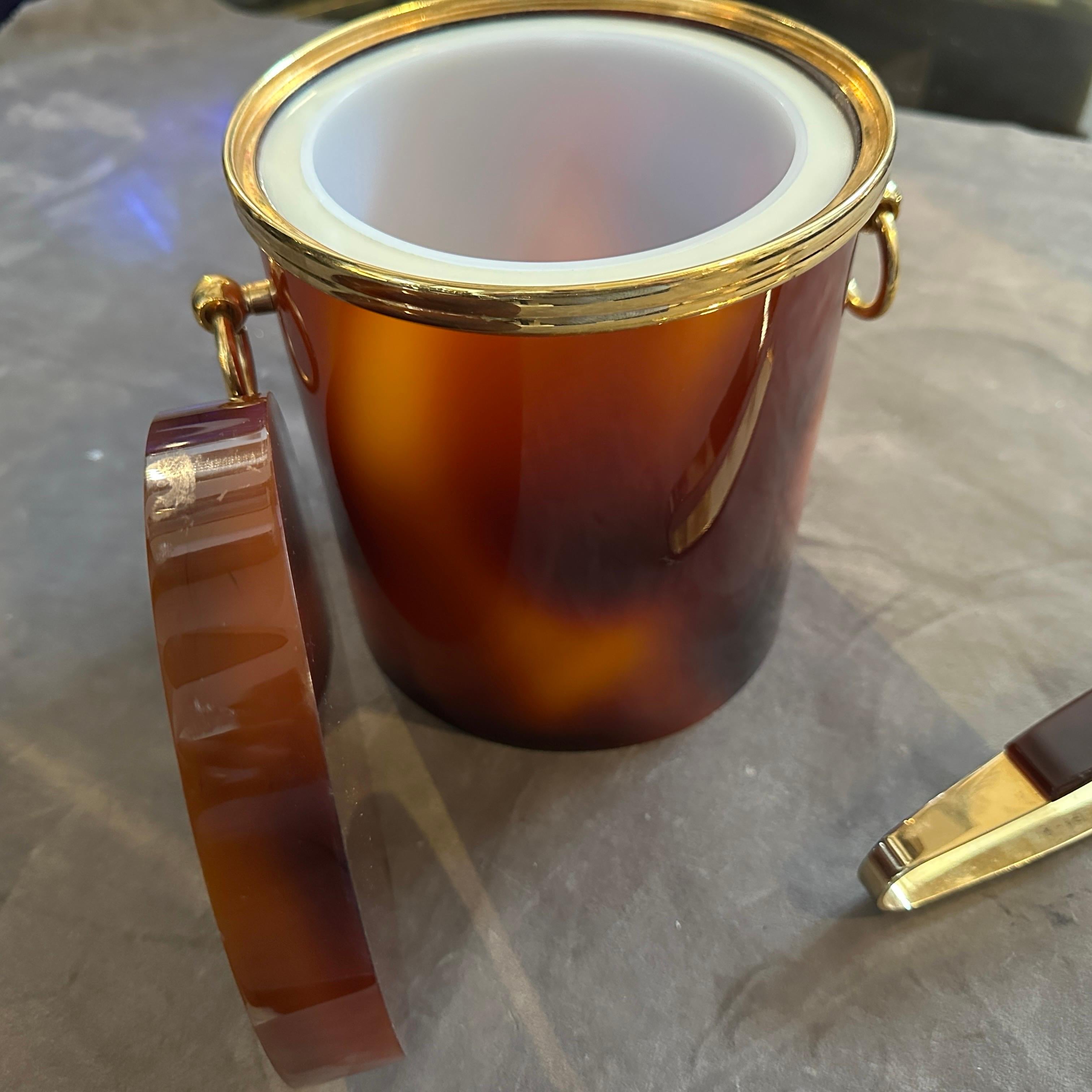 1970 Seau à glace italien en laiton et fausse écaille de tortue en Lucite, de style Modernity en vente 6
