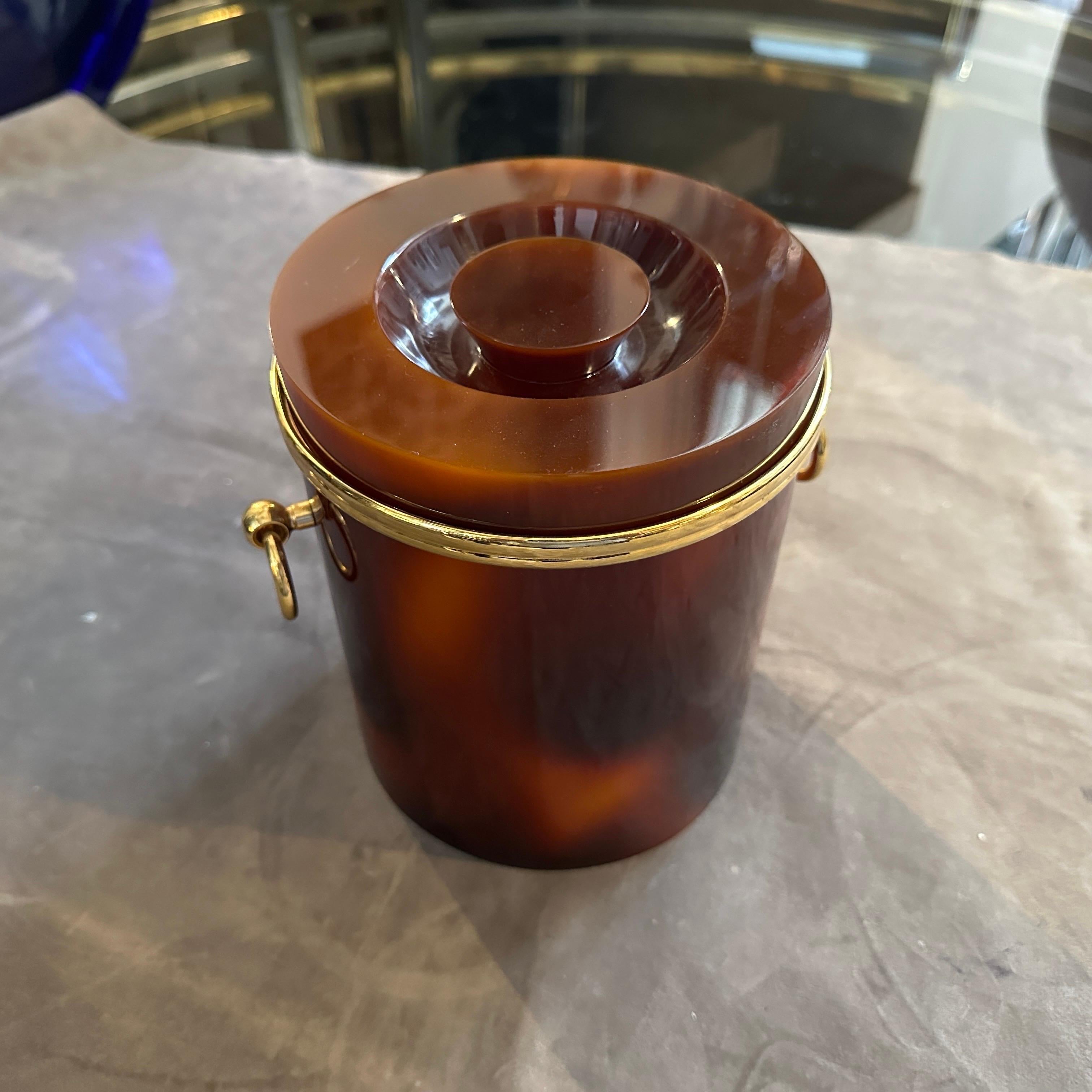 1970 Seau à glace italien en laiton et fausse écaille de tortue en Lucite, de style Modernity en vente 7