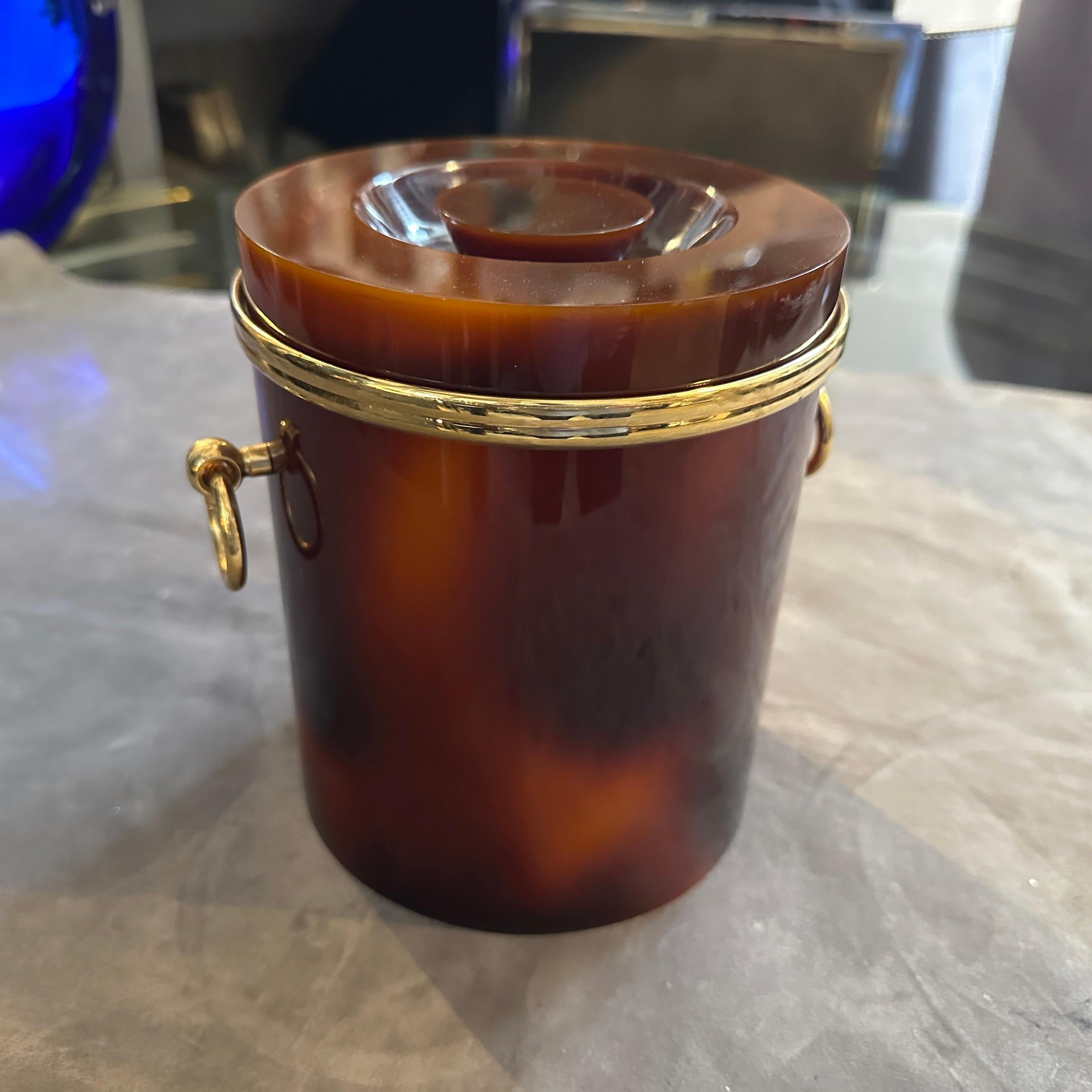 1970 Seau à glace italien en laiton et fausse écaille de tortue en Lucite, de style Modernity en vente 9
