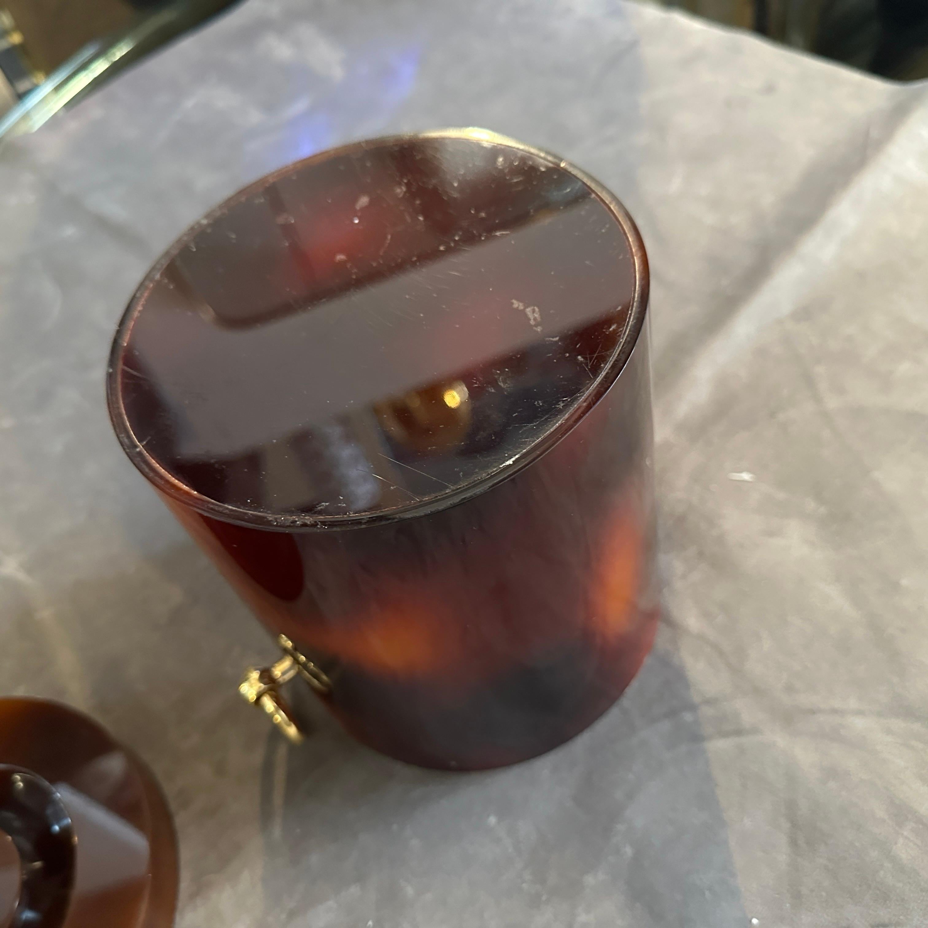 1970 Seau à glace italien en laiton et fausse écaille de tortue en Lucite, de style Modernity Excellent état - En vente à Aci Castello, IT