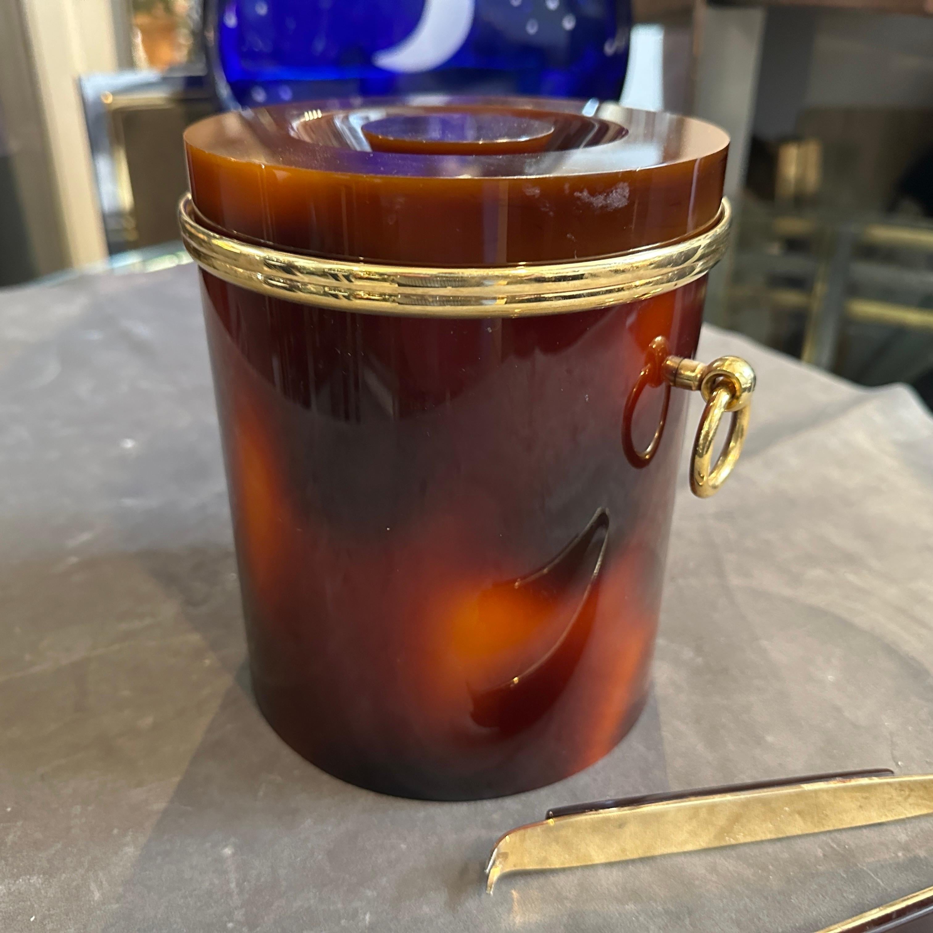 1970 Seau à glace italien en laiton et fausse écaille de tortue en Lucite, de style Modernity en vente 1