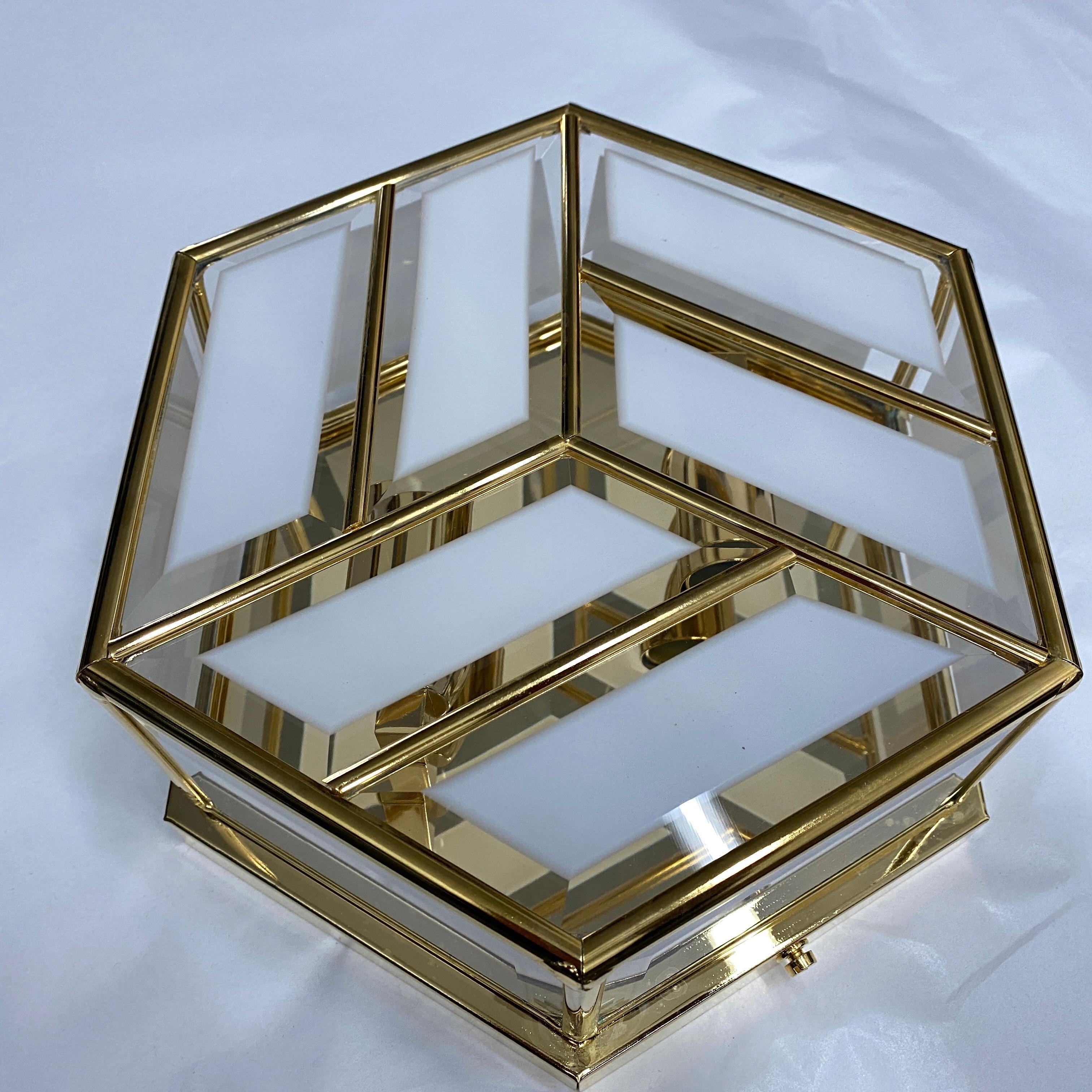1970s Mid-Century Modern Brass and Glass Hexagonal Italian Ceiling Light In Excellent Condition For Sale In Aci Castello, IT