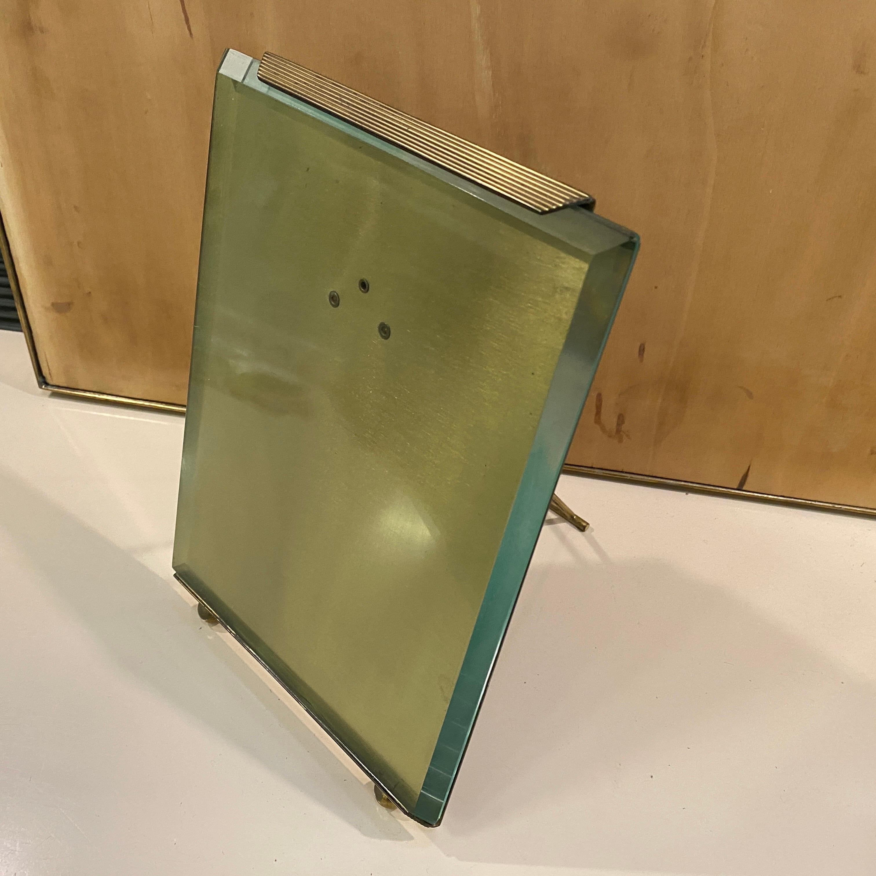 1970s Mid-Century Modern Brass and Glass Italian Picture Frame by Tommaso Barbi In Good Condition For Sale In Aci Castello, IT
