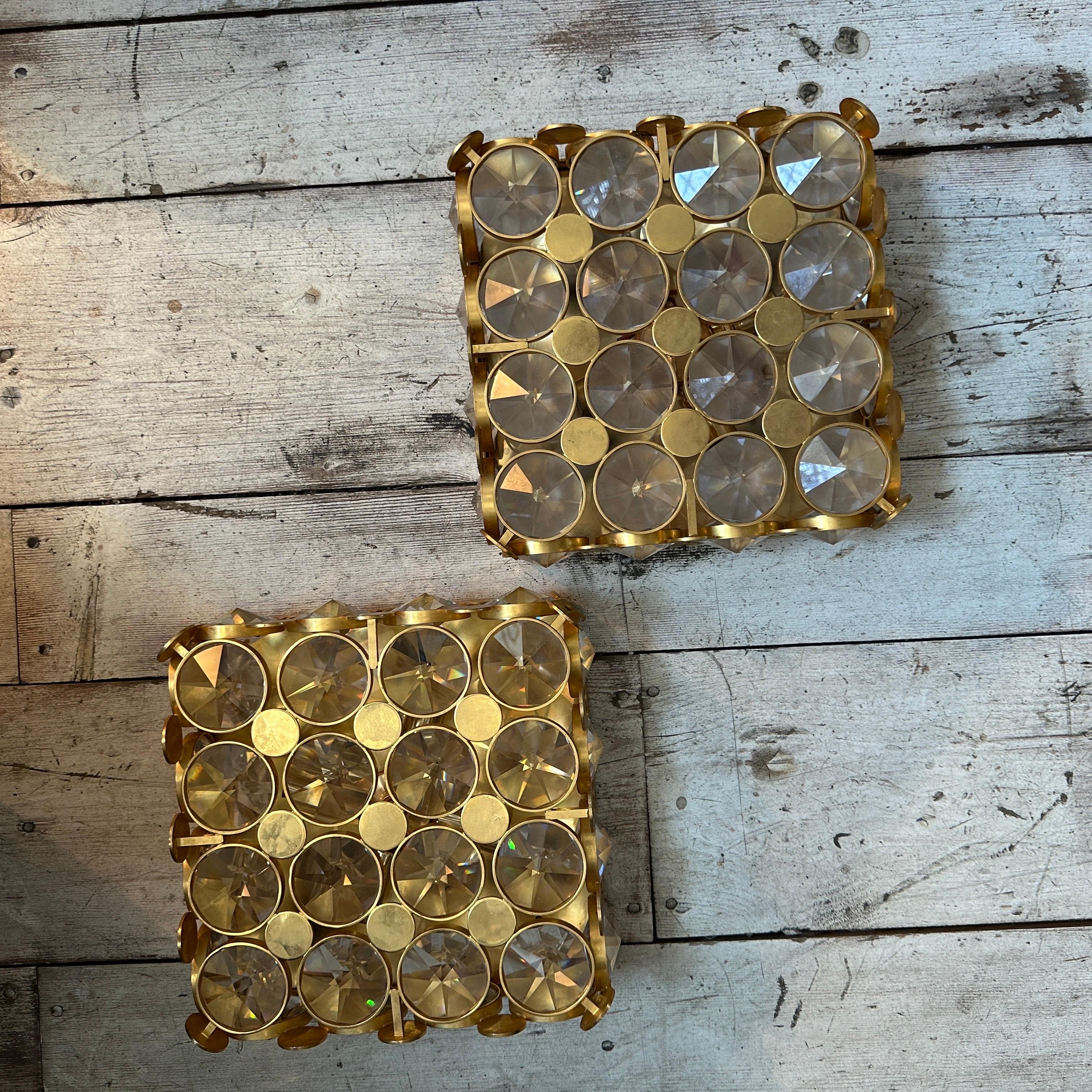 Applique quadrate italiane in ottone e vetro della metà del secolo scorso in vendita 4