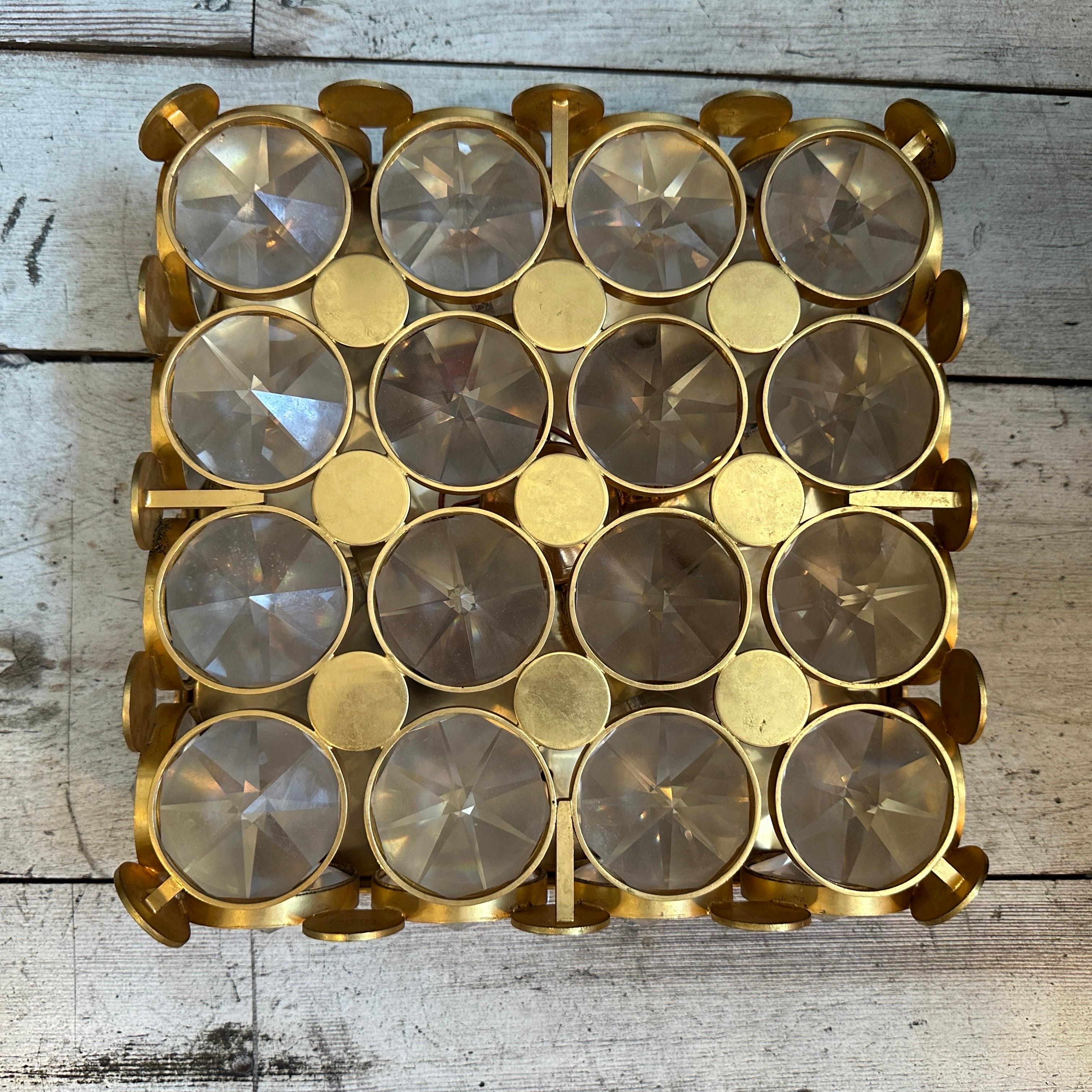Applique quadrate italiane in ottone e vetro della metà del secolo scorso in vendita 5