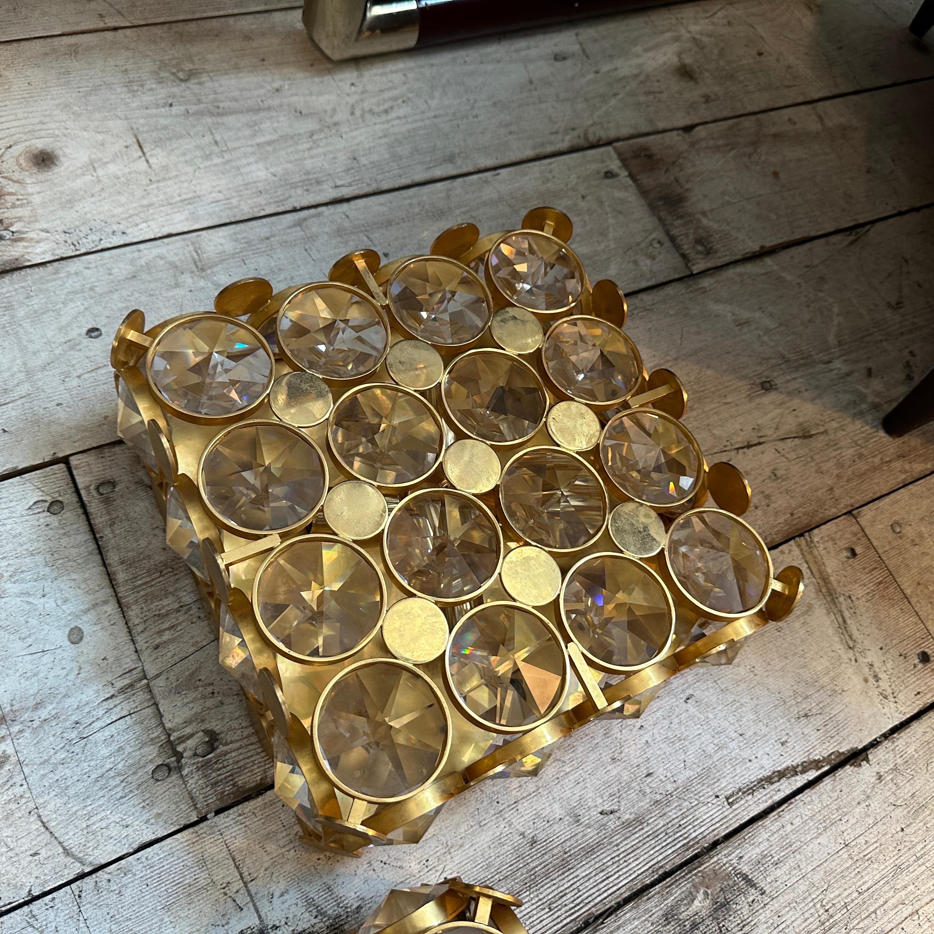 Mid-Century moderno Applique quadrate italiane in ottone e vetro della metà del secolo scorso in vendita