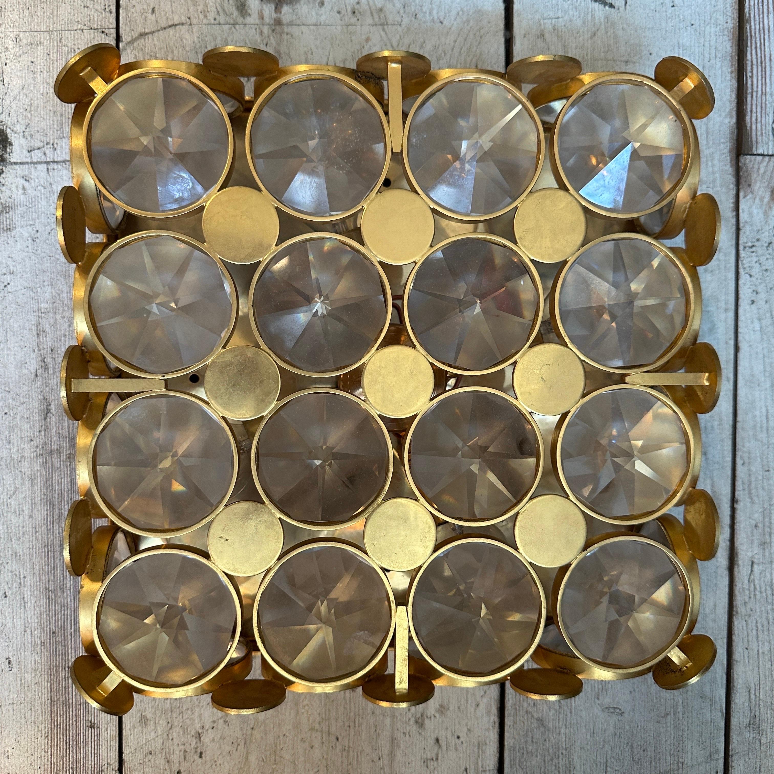 Fatto a mano Applique quadrate italiane in ottone e vetro della metà del secolo scorso in vendita