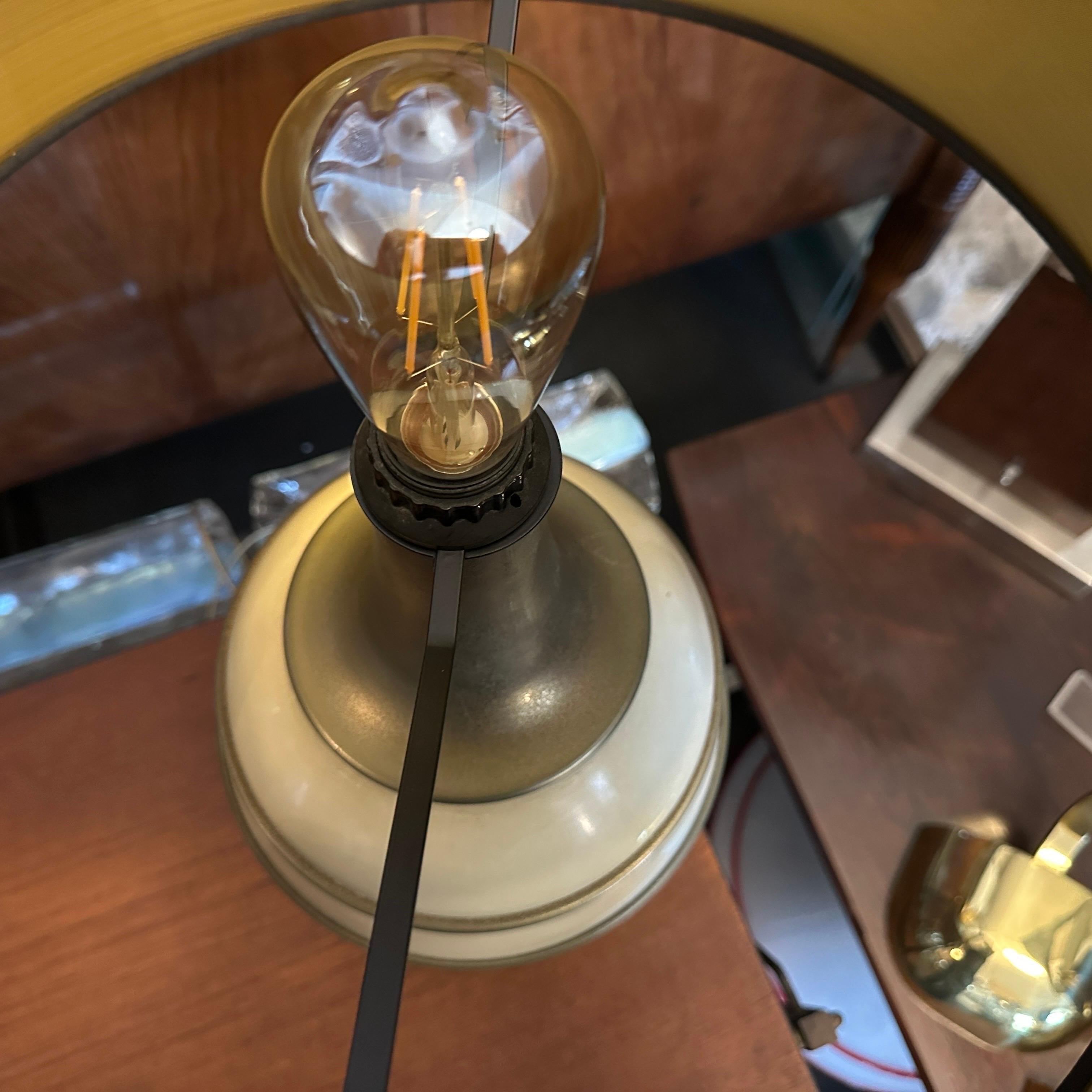 20th Century 1970s Mid-Century Modern Brass and Ivory Lacquered Metal Italian Table Lamp For Sale