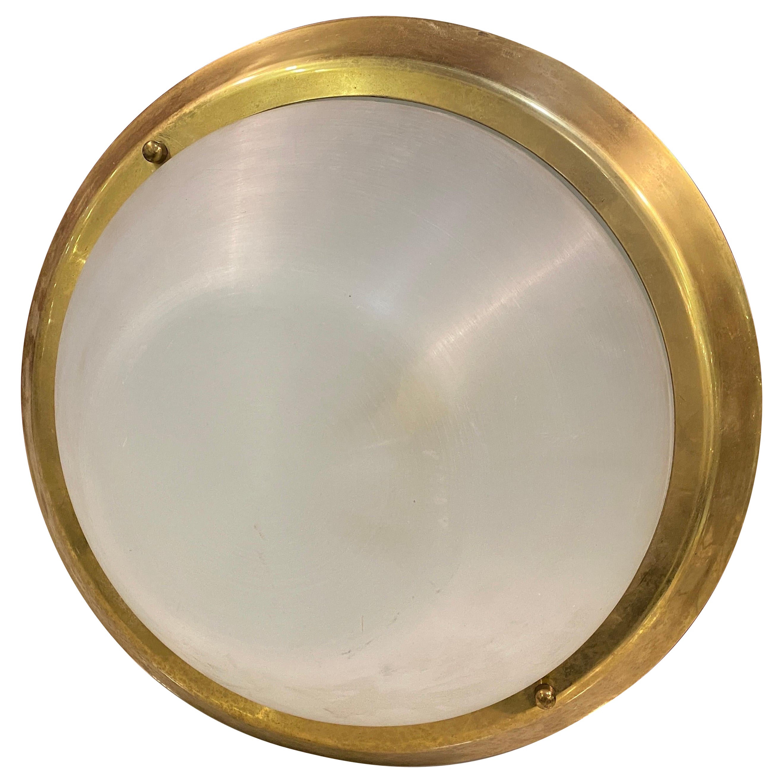 Lámpara de techo italiana redonda de latón y plexiglás, moderna de mediados de siglo de 1970 en venta