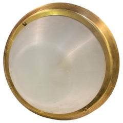 Lámpara de techo italiana redonda de latón y plexiglás, moderna de mediados de siglo de 1970