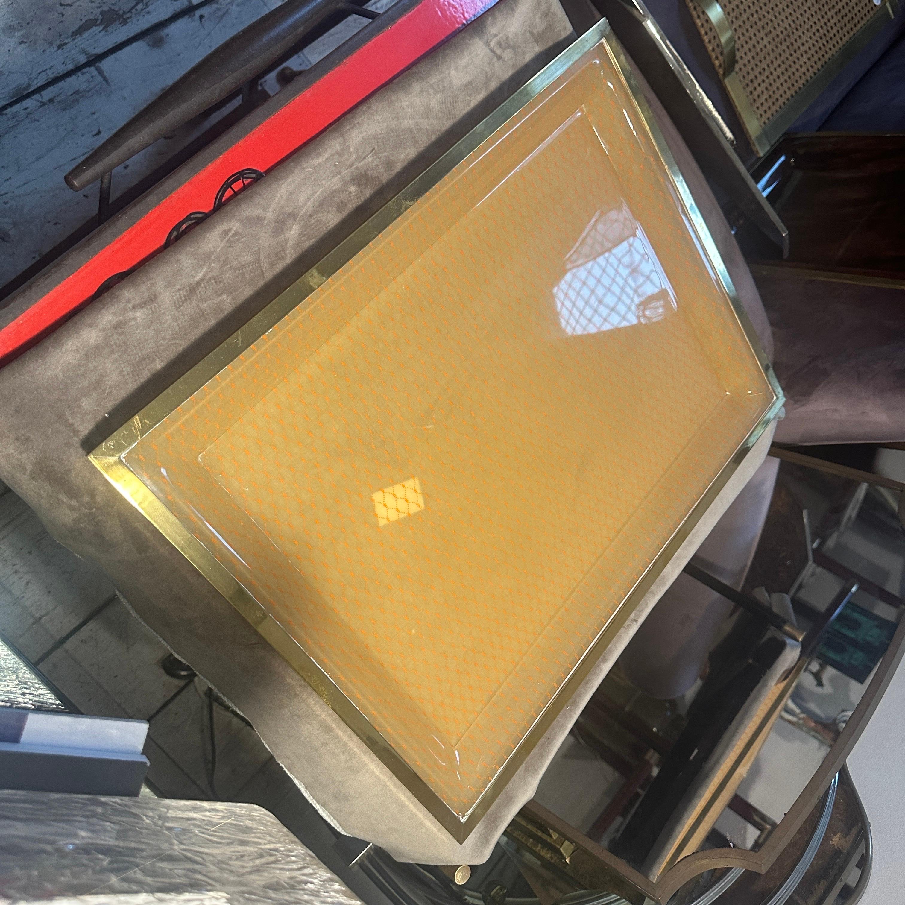 1970er Jahre Mitte des Jahrhunderts Modernes Tablett aus Messing und Plexiglas von Liar of A. Cavalli (Moderne der Mitte des Jahrhunderts) im Angebot