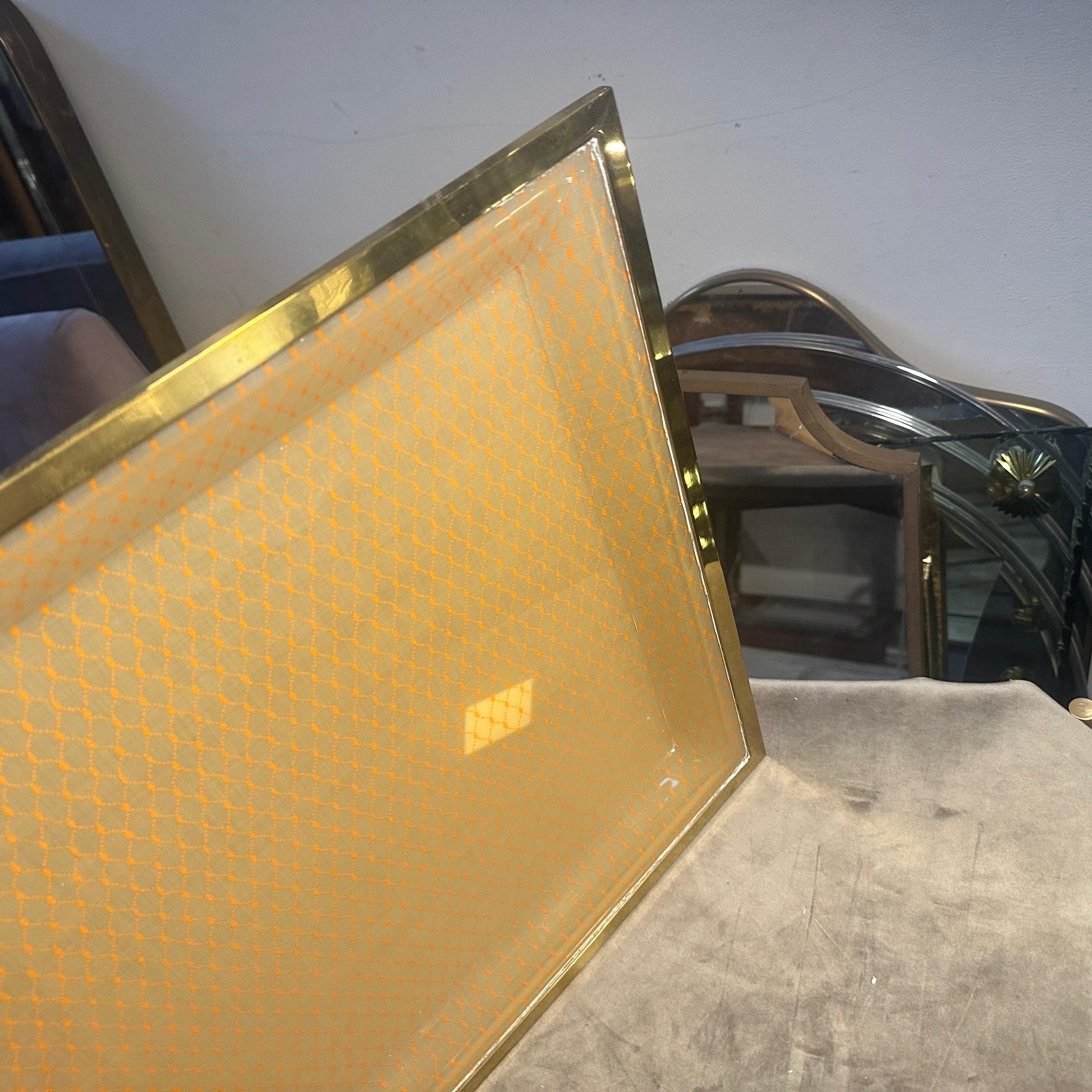 1970er Jahre Mitte des Jahrhunderts Modernes Tablett aus Messing und Plexiglas von Liar of A. Cavalli (Italienisch) im Angebot