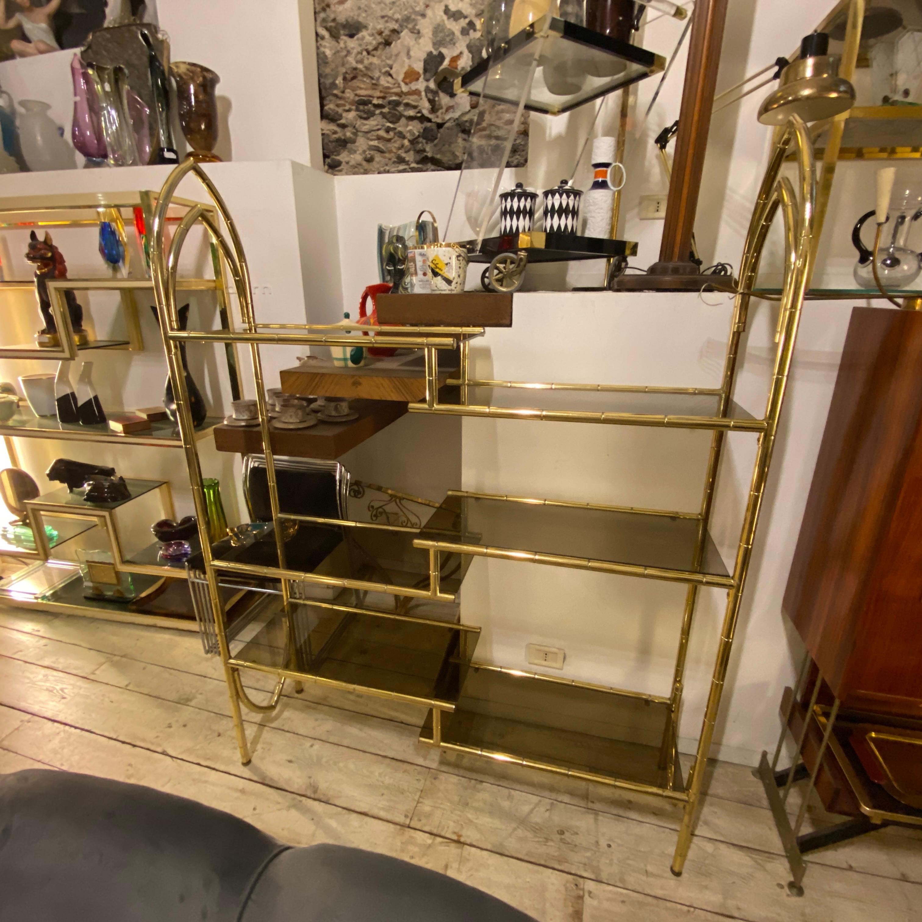 1970s Mid-Century Modern Brass and Smoked Glass Italian Bookcase For Sale 8