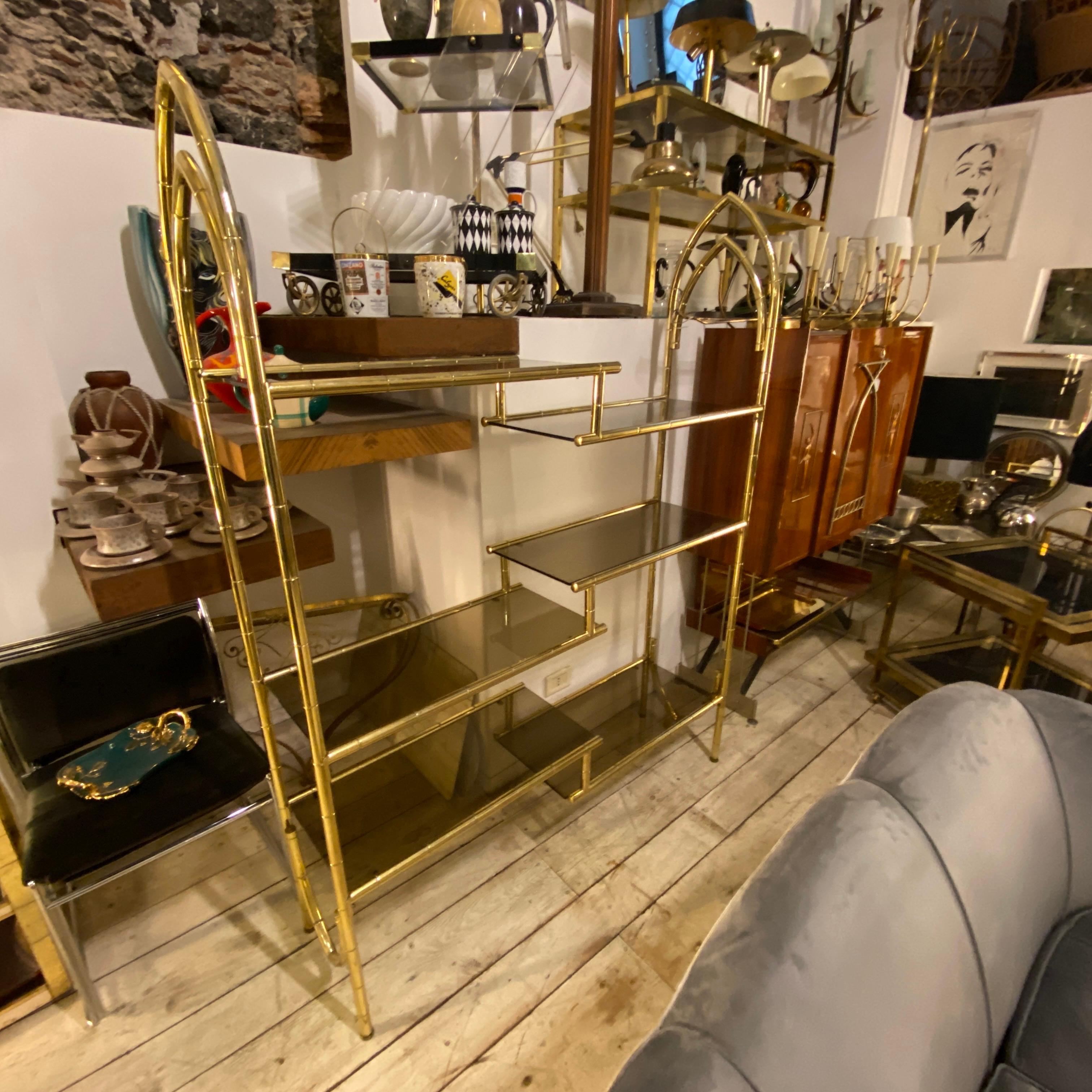 A solid brass bookcase designed and manufactured in Italy the Sixties. The brass has worked like bamboo and it's in original patina. This Bookcase is a sleek and stylish piece of vintage furniture. It is designed in the mid-century modern style,