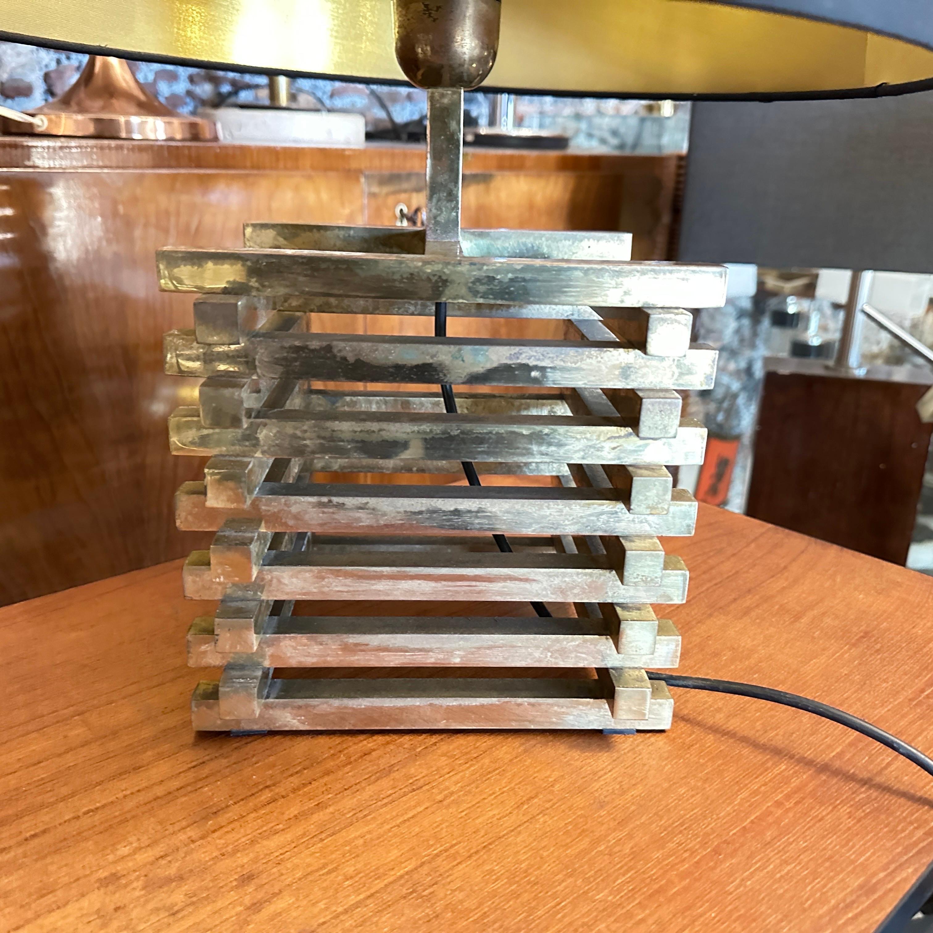 Lámpara de mesa italiana de latón de mediados de siglo de Romeo Rega en venta 3