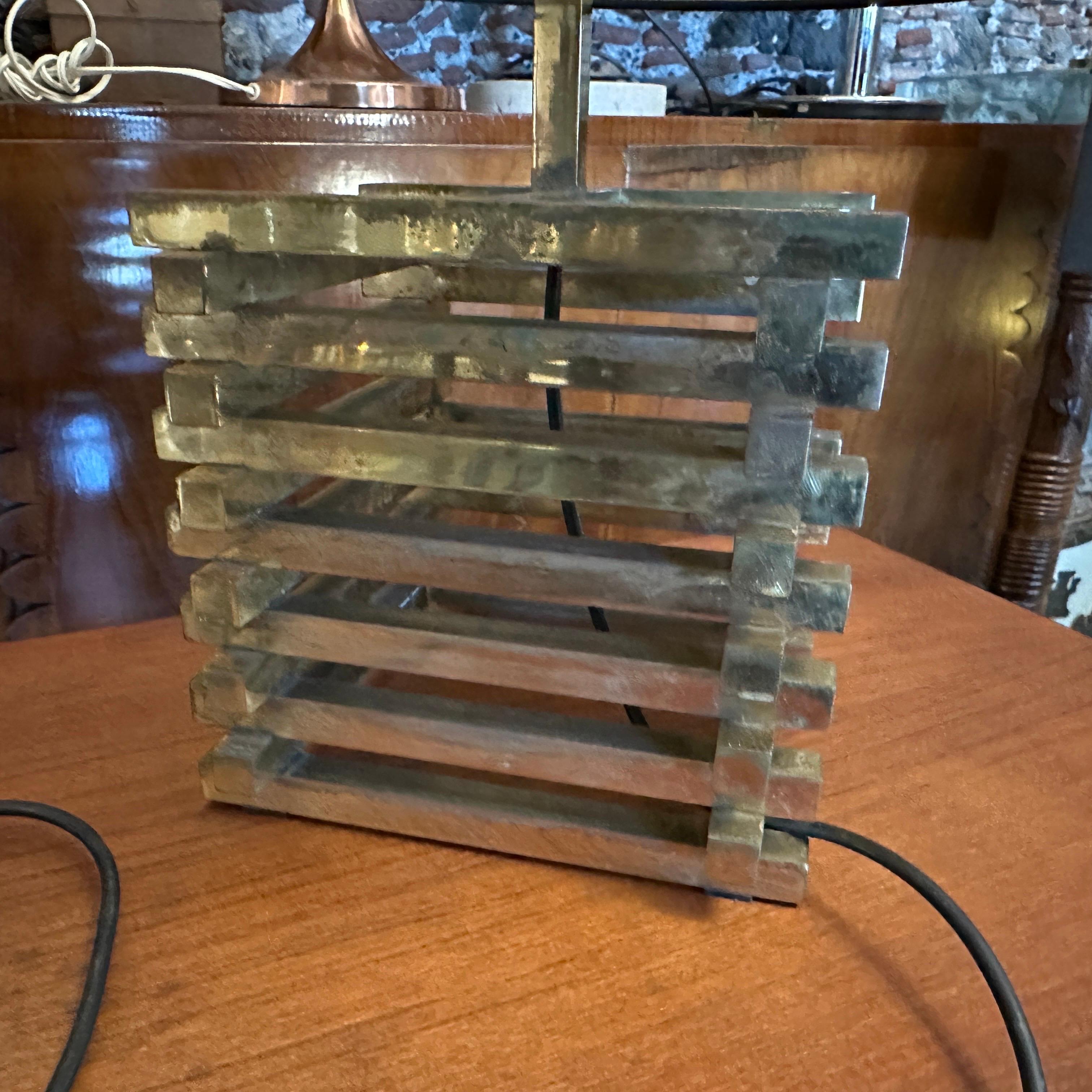 Lámpara de mesa italiana de latón de mediados de siglo de Romeo Rega Italiano en venta