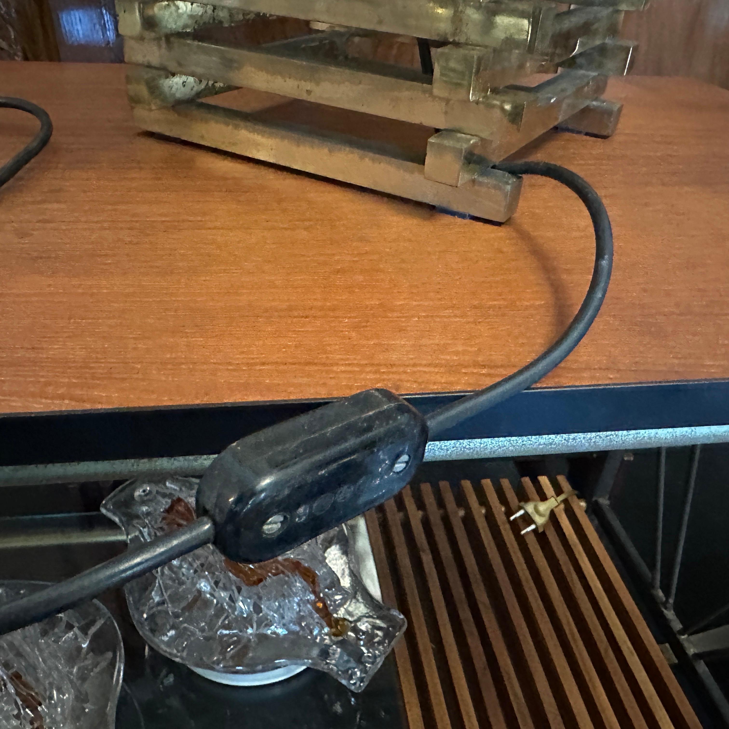 Lámpara de mesa italiana de latón de mediados de siglo de Romeo Rega siglo XX en venta