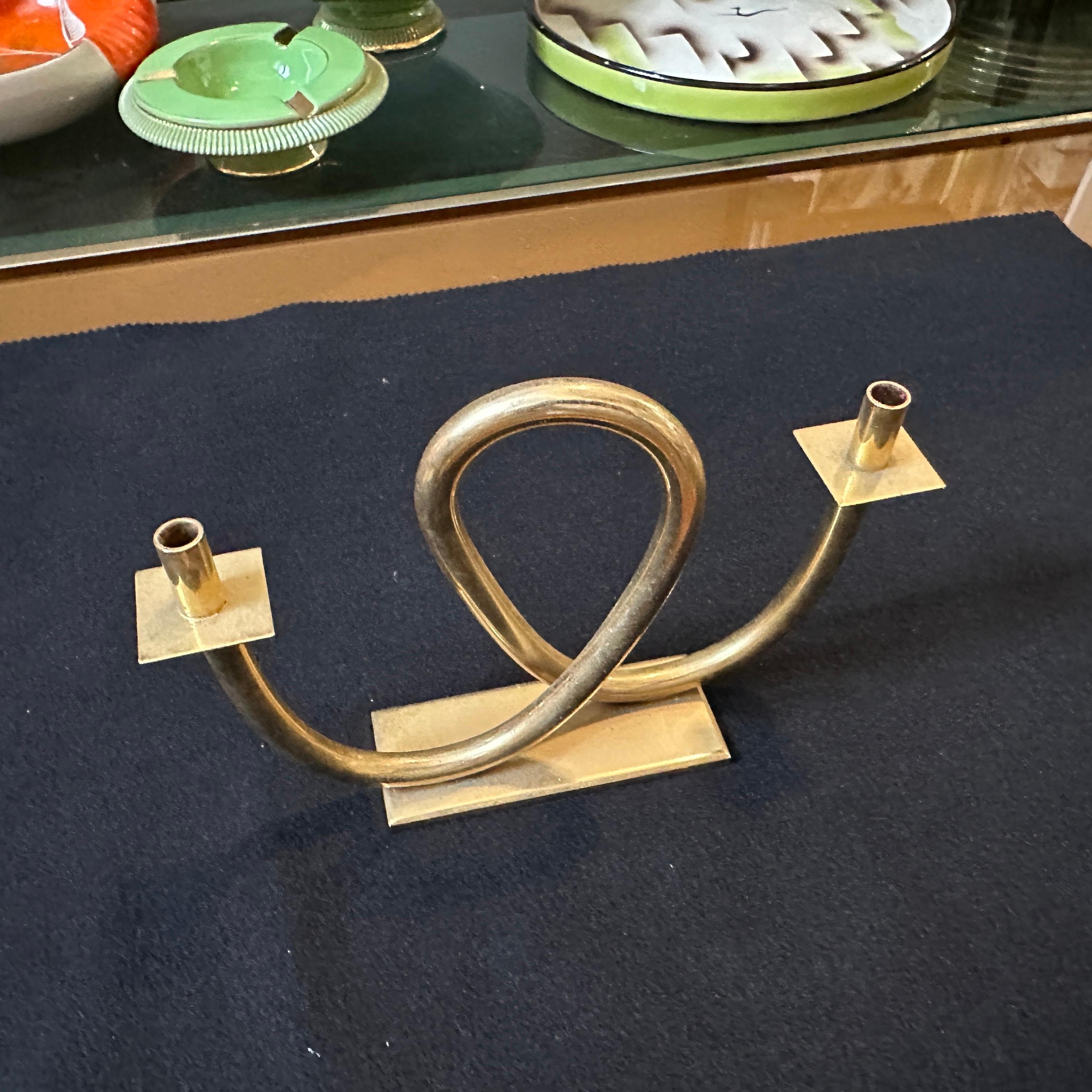 Mid-Century Modern Petit candélabre en laiton mi-siècle moderne des années 1970 à la manière de Gio Ponti en vente