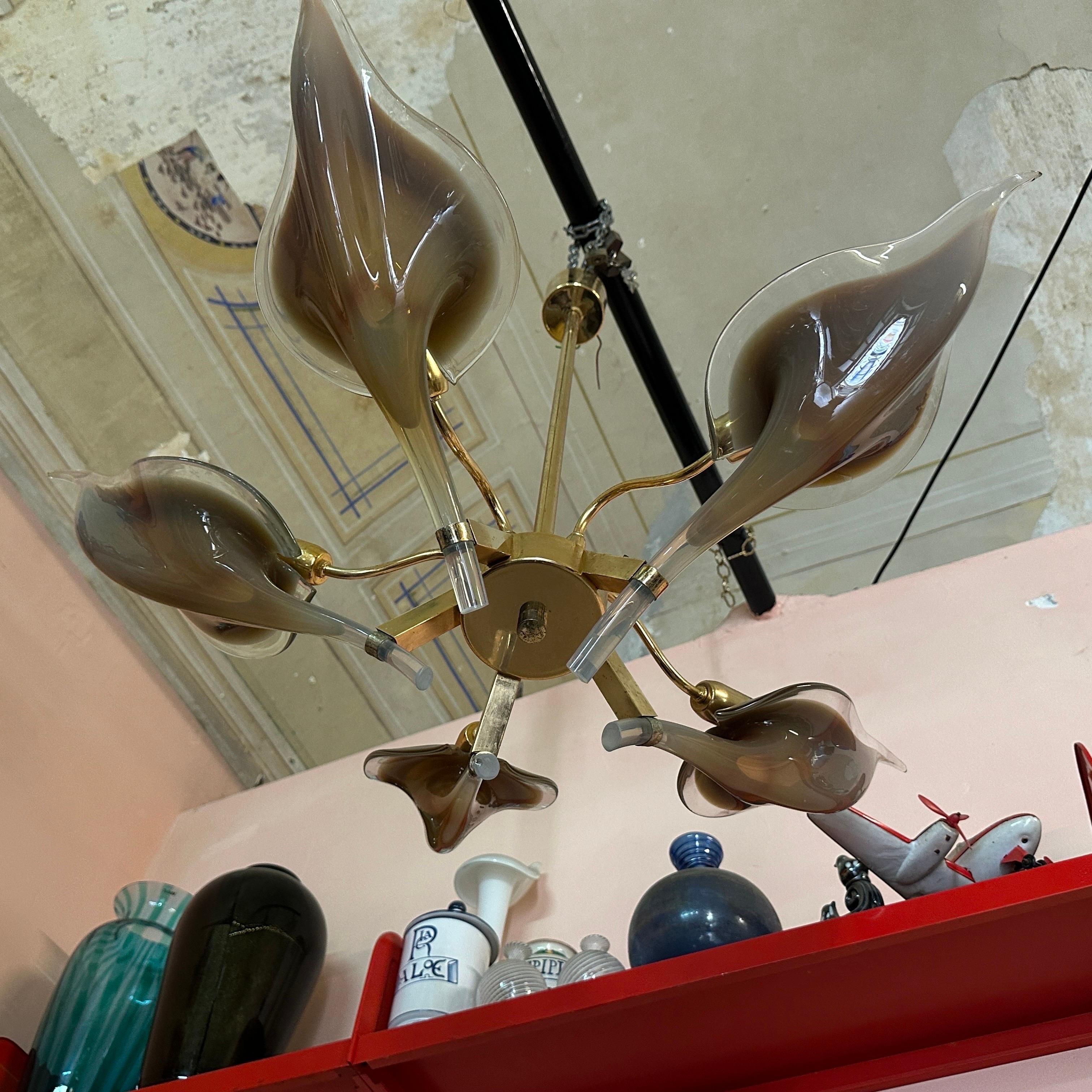 1970er Jahre Mid-Century Modern Brown Murano Glas und Messing Kronleuchter von Franco Luce (Muranoglas) im Angebot