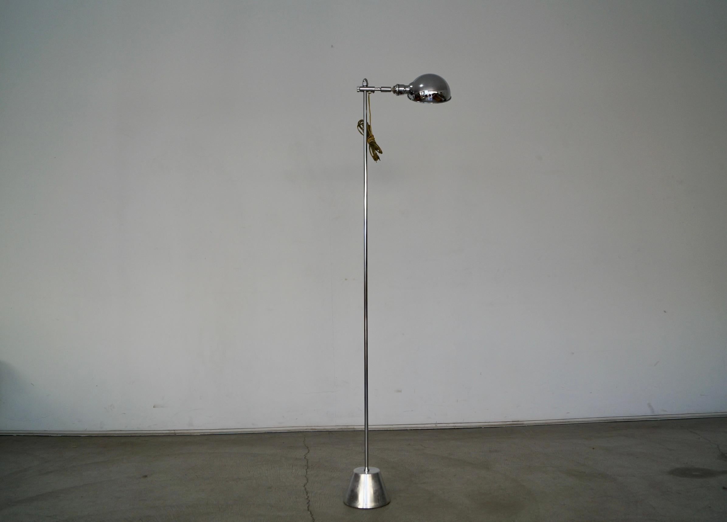 1970's Mid-Century Modern Bryant Lighting Adjustable Chrome Floor Lamp In Good Condition For Sale In Burbank, CA
