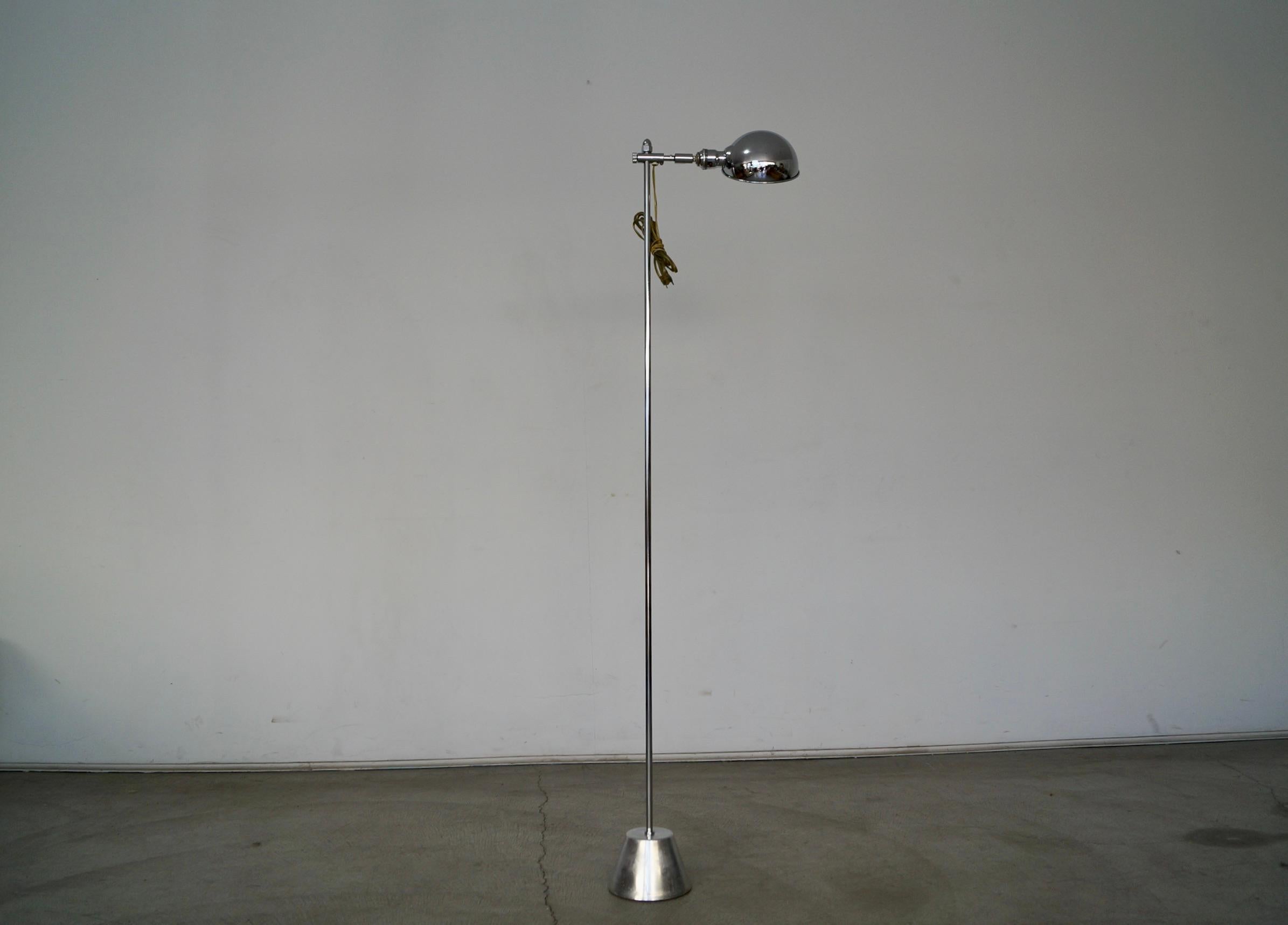 Américain Lampadaire Bryant, moderne du milieu du siècle dernier, réglable en chrome, années 1970 en vente