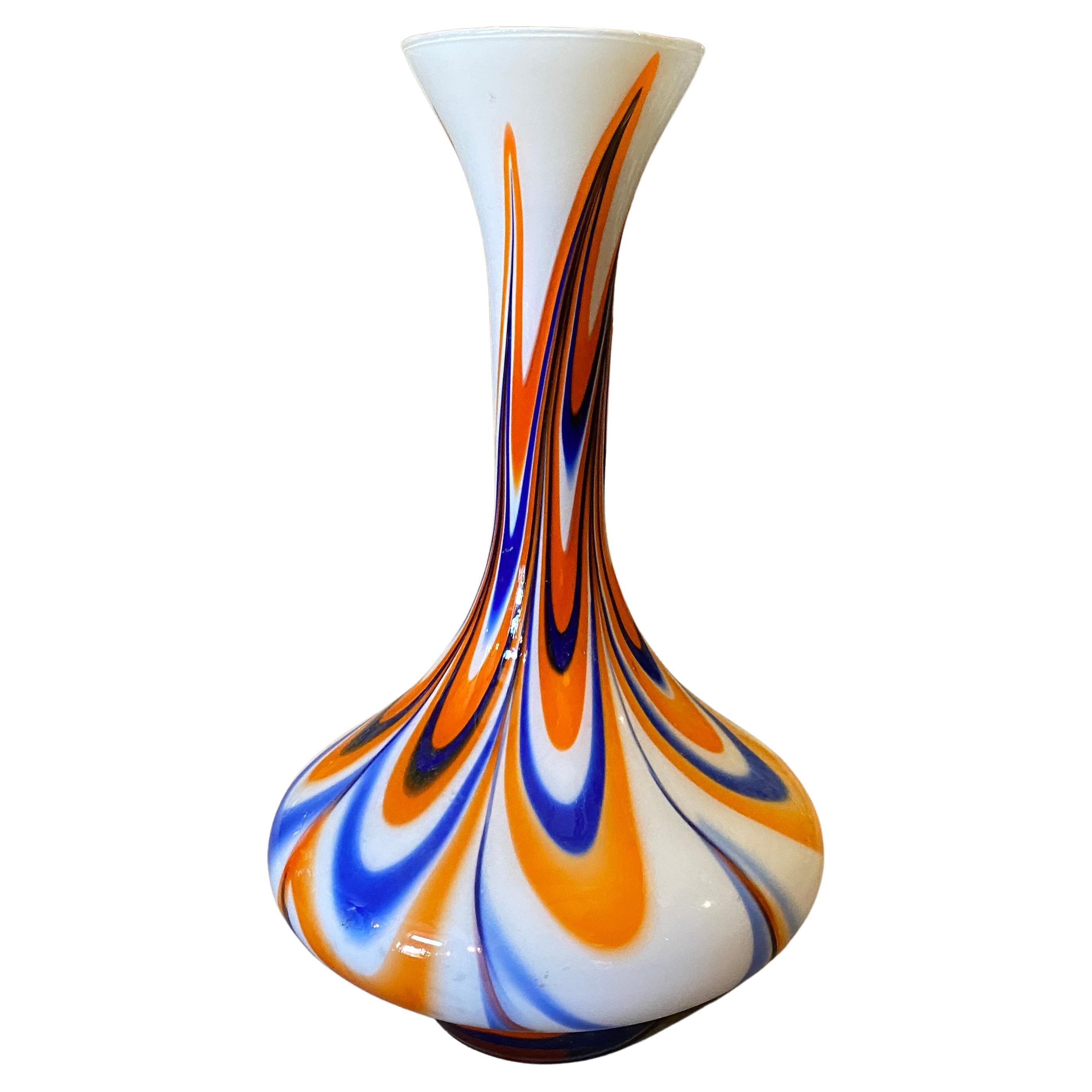 Vase en opaline orange et bleu Carlo Moretti des années 1970, de style moderne du milieu du siècle