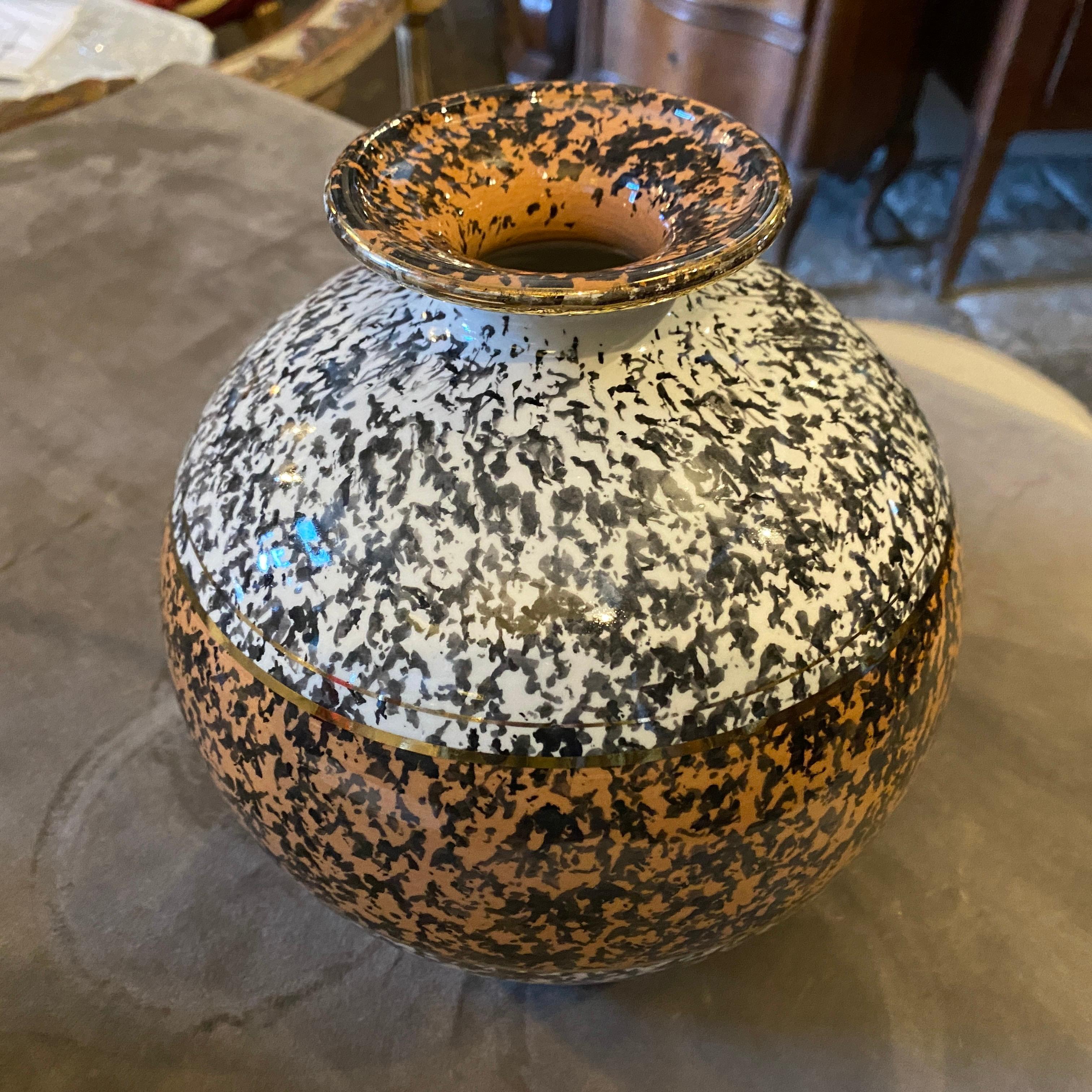 Vase italien rond en céramique mi-siècle moderne, années 1970 en vente 1