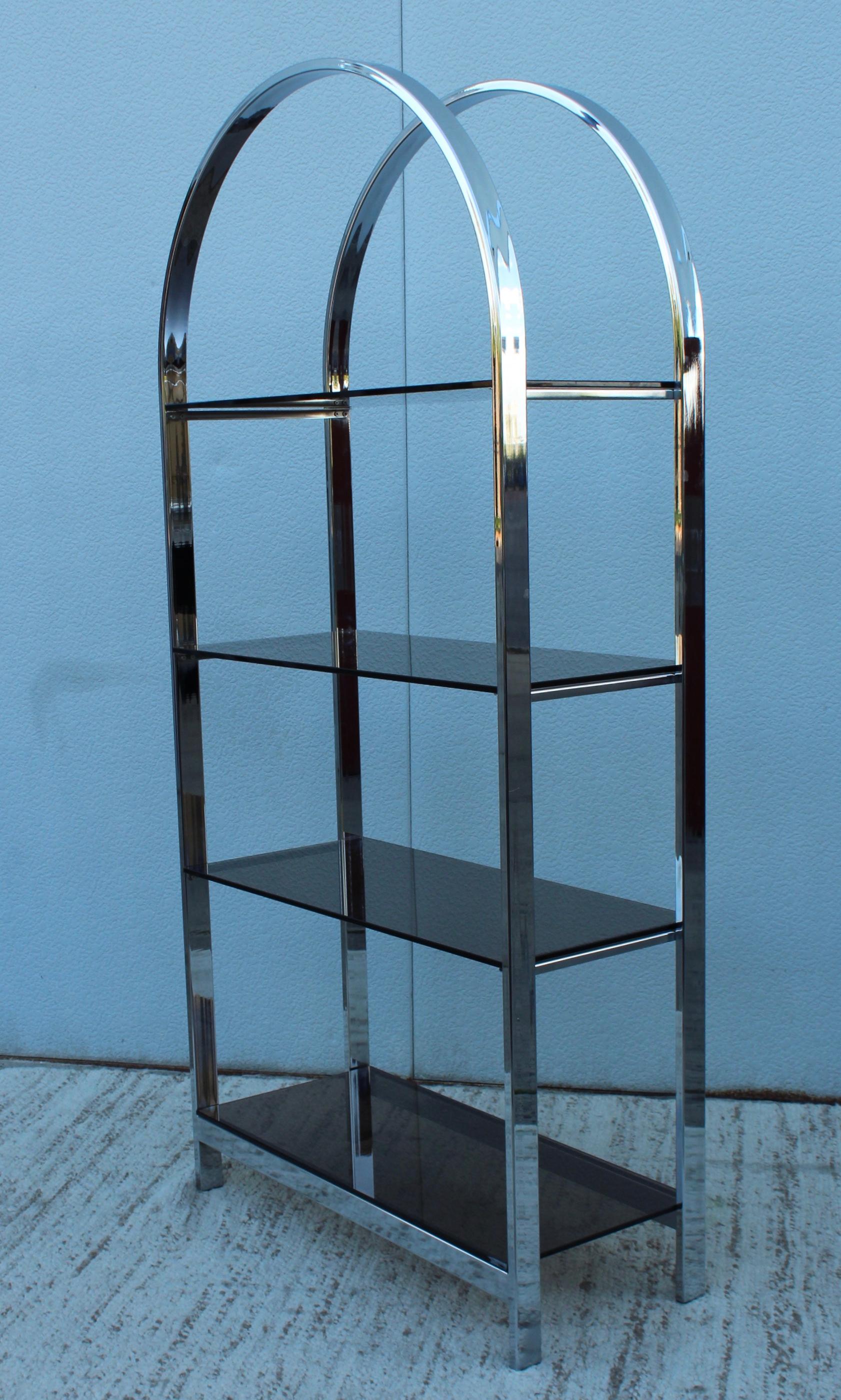 1970's Mid-Century Modern Chrome Arch Etagere In Good Condition For Sale In New York, NY
