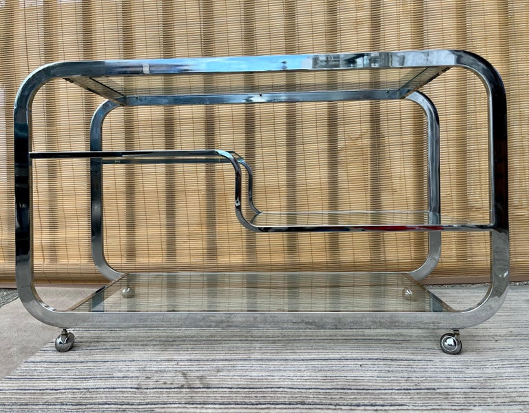 1970s Mid-Century Modern Chromed Dry Bar Cart in the Milo Baughman Style In Good Condition In Miami, FL