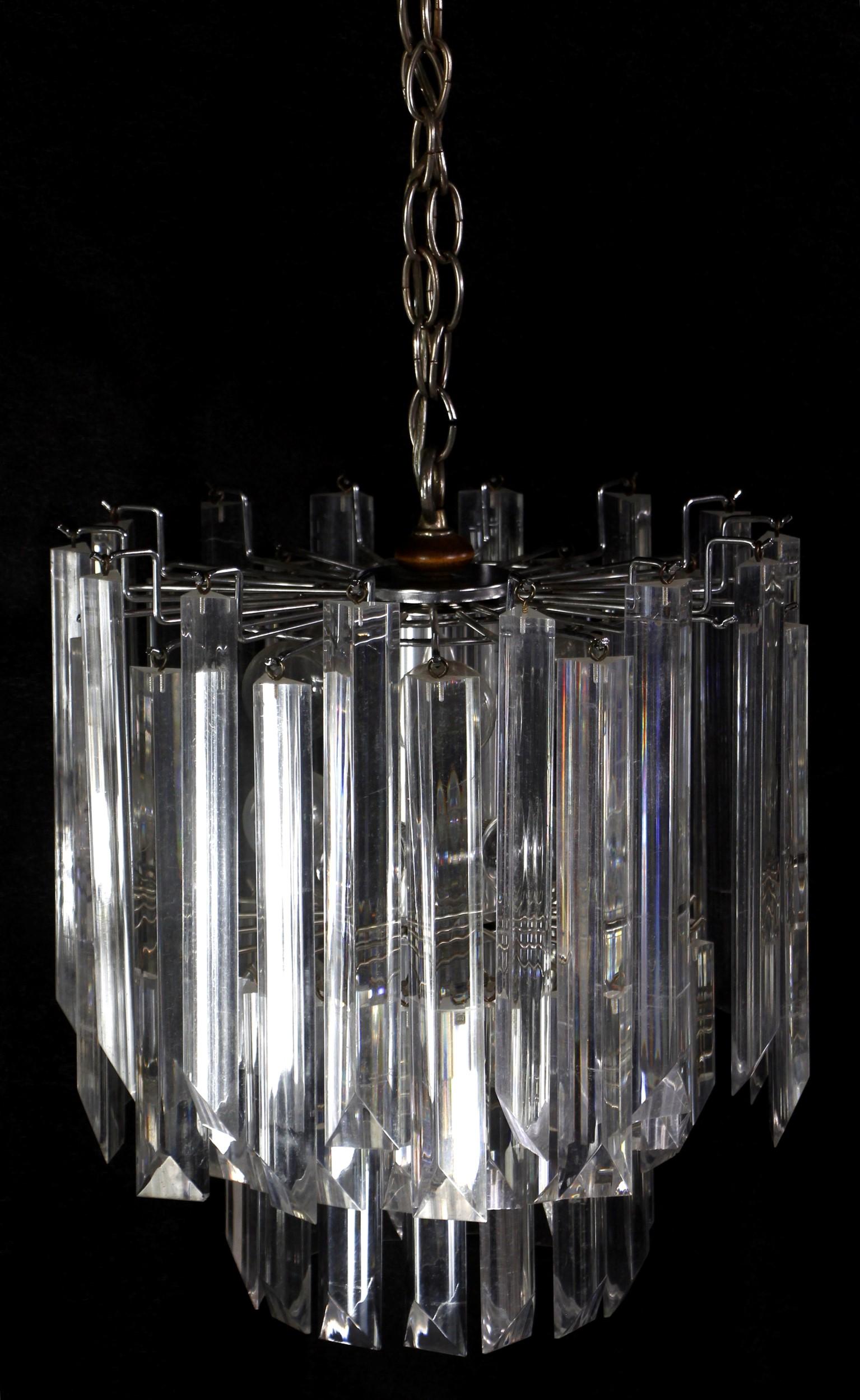 1970s Mid-Century Modern Clear Lucite 3-Tier Prism Chandelier with Chrome Frame In Good Condition In New York, NY