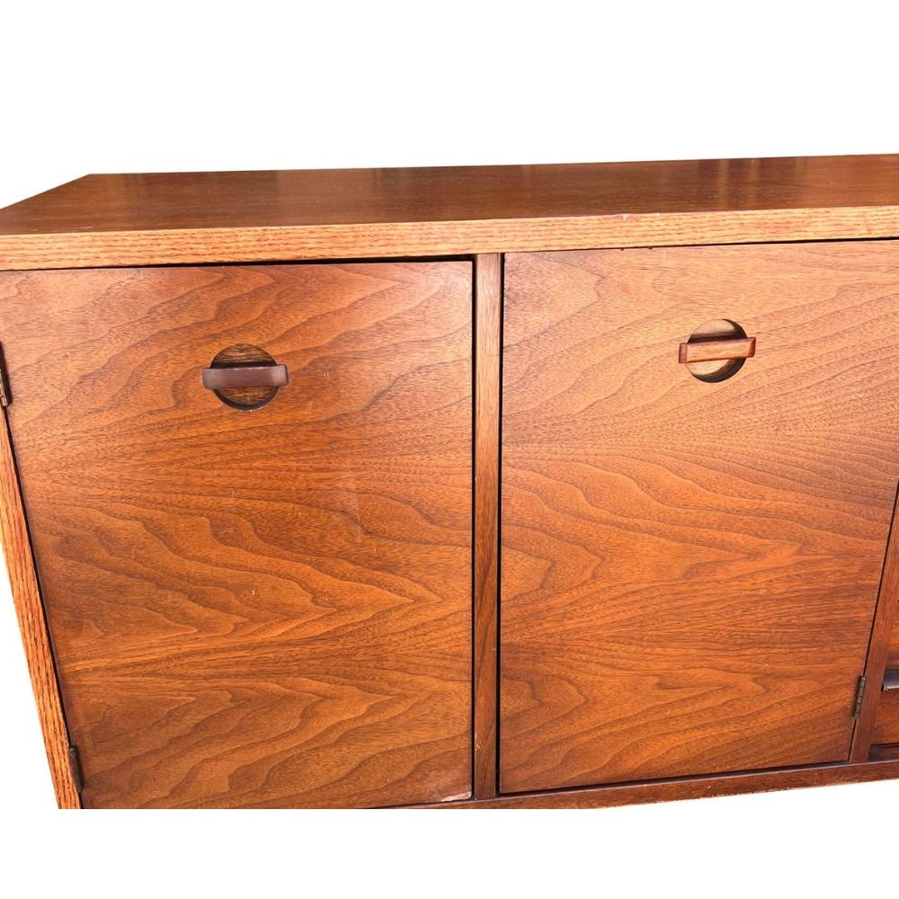 Mid-Century moderno Credenza moderna degli anni '70 di Bassett in vendita