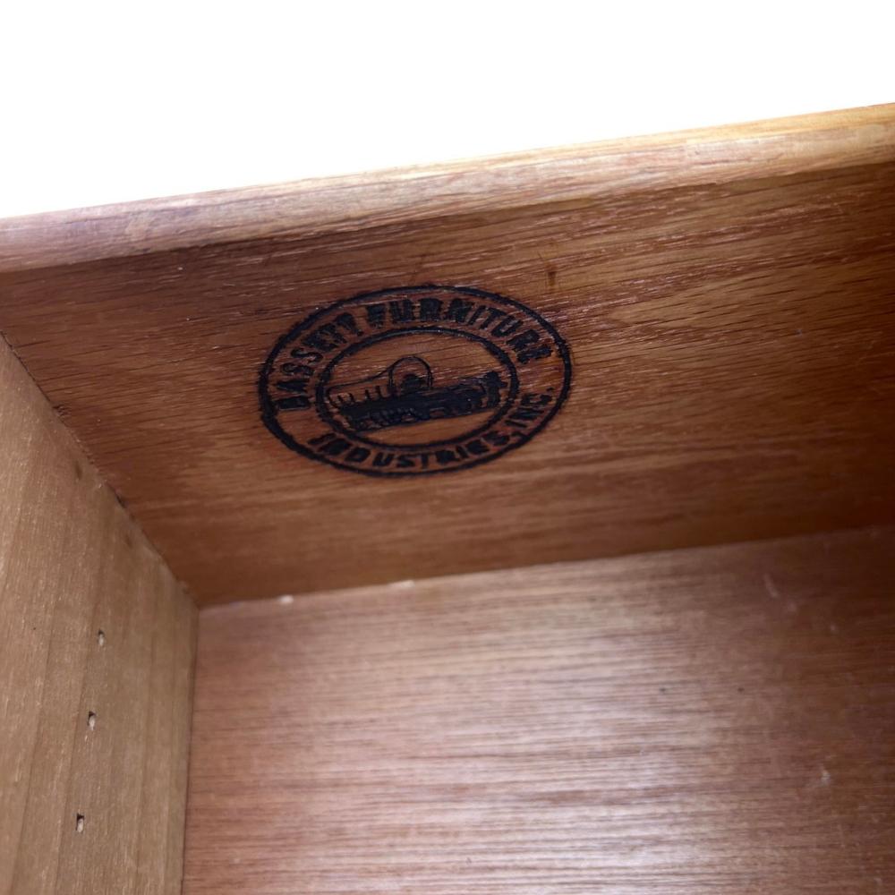 Legno Credenza moderna degli anni '70 di Bassett in vendita
