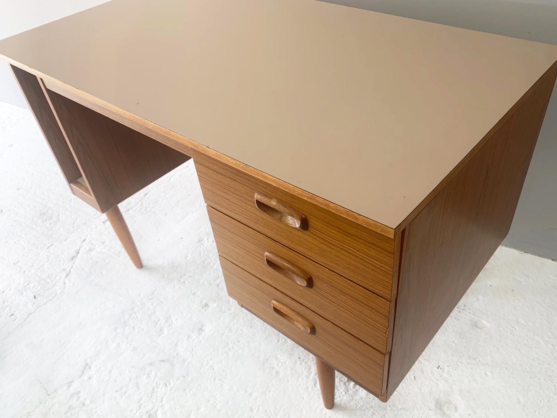 British 1970’s Mid-Century Modern Desk by Schreiber Furniture For Sale