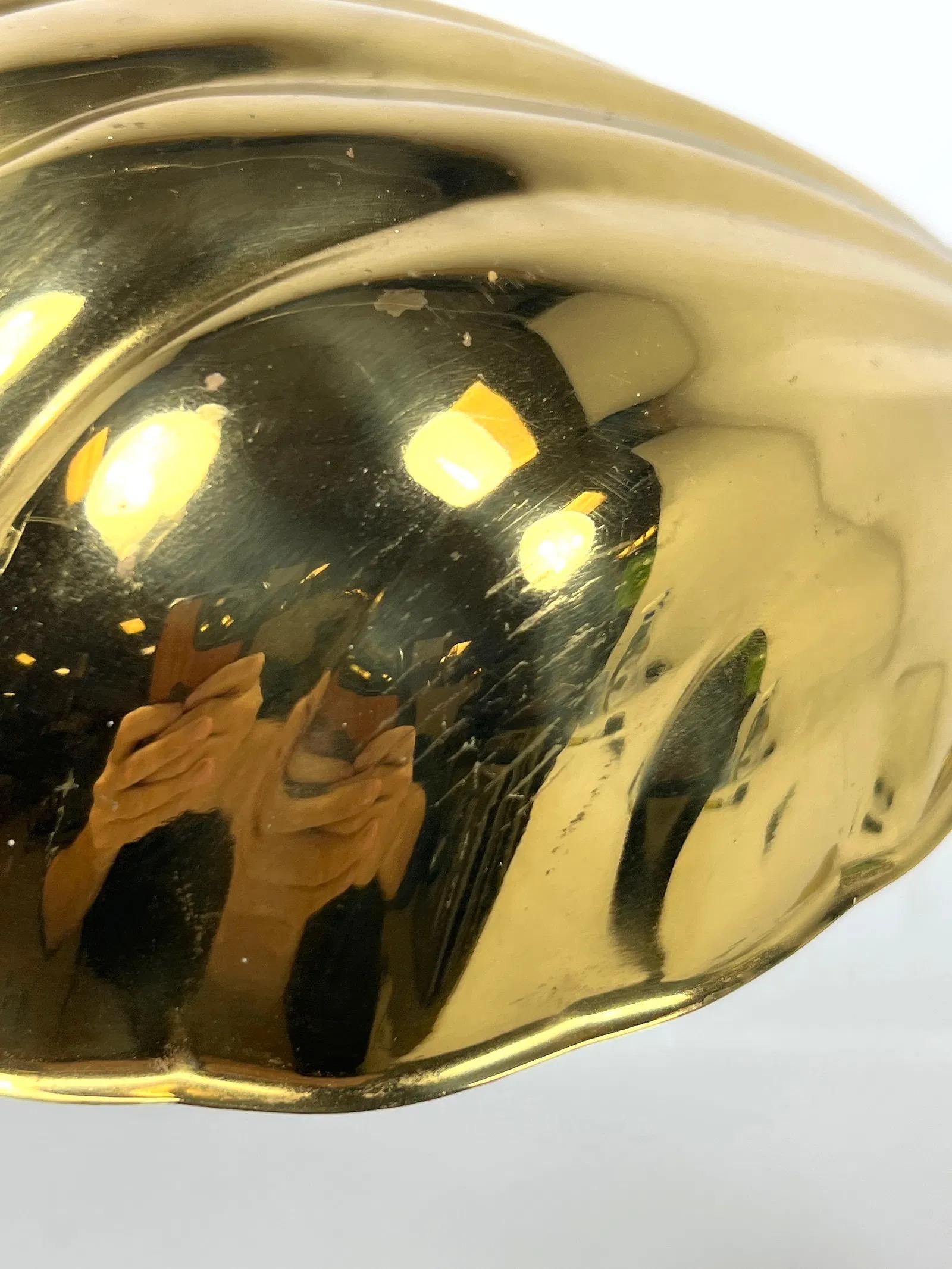 1970s Mid Century Modern Desk Lamp With Shell-Form Shade en venta 1
