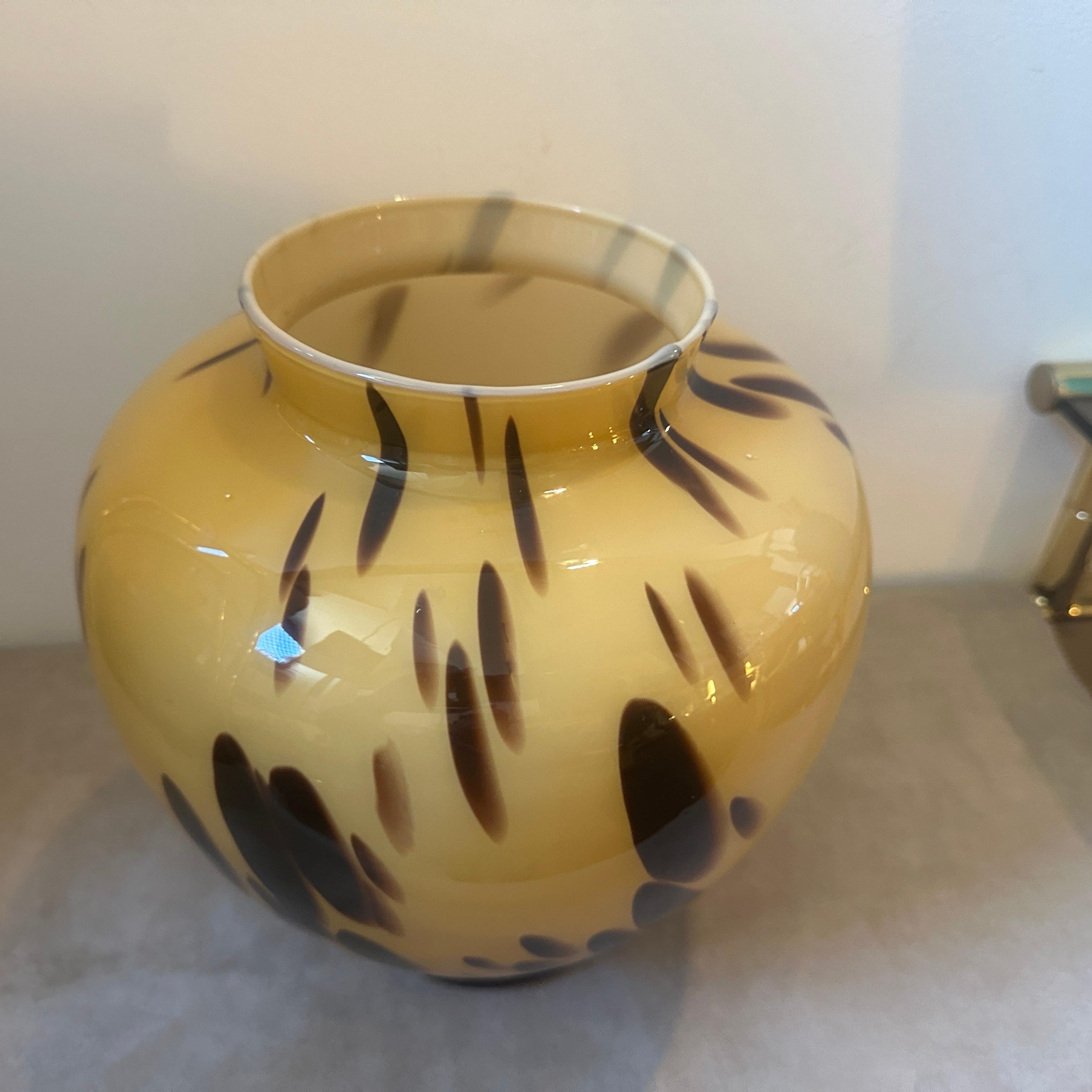 1970s Mid-Century Modern Fake Tortoise Murano Glass Vase In Excellent Condition For Sale In Aci Castello, IT