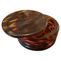 1970s Mid-Century Modern Fake Tortoise Shell Lucite Round Jewelry Box (boîte à bijoux ronde en écaille de tortue)
