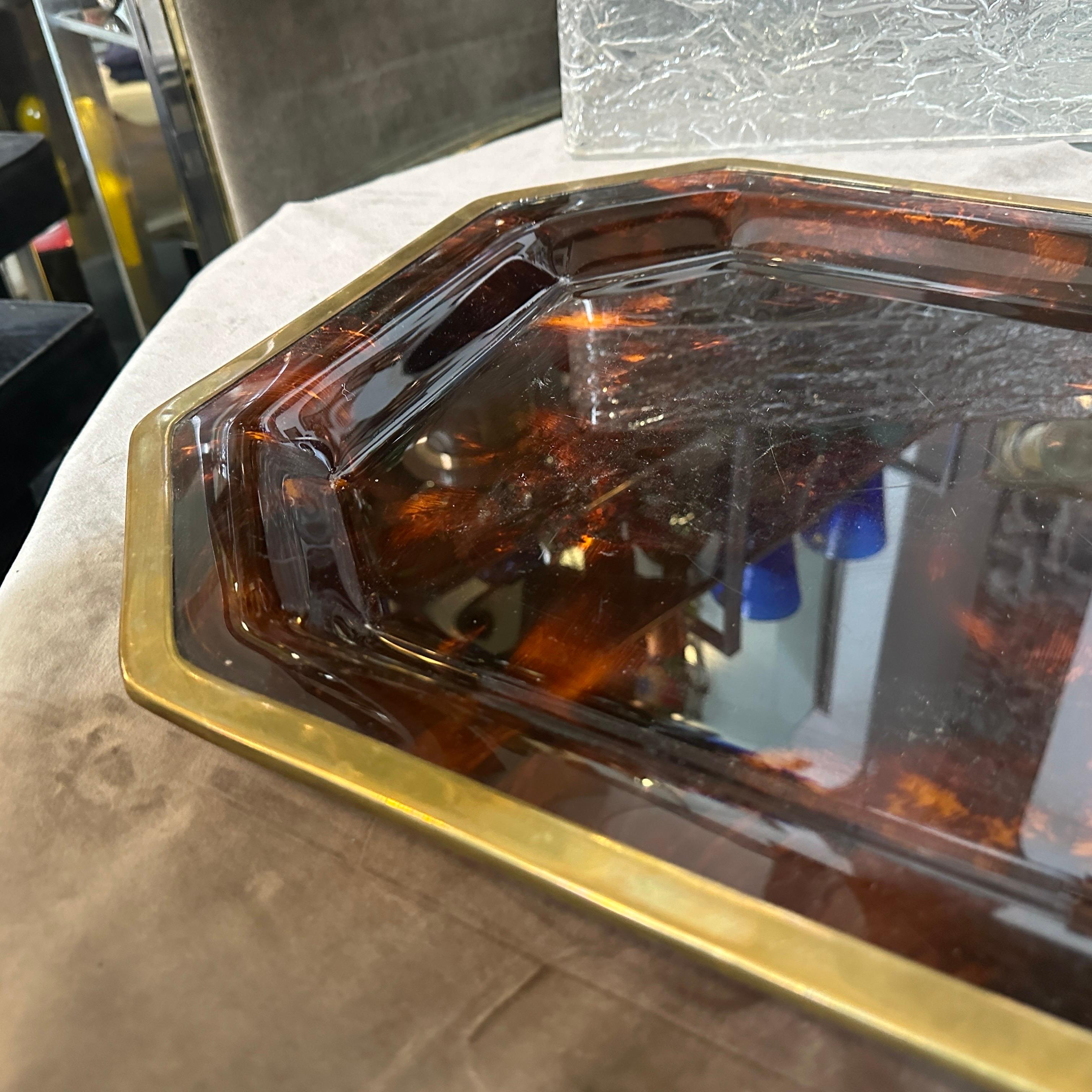 1970S Mid-Century Modern Fake Tortoiseshell Lucite and Brass Octagonal Tray For Sale 5