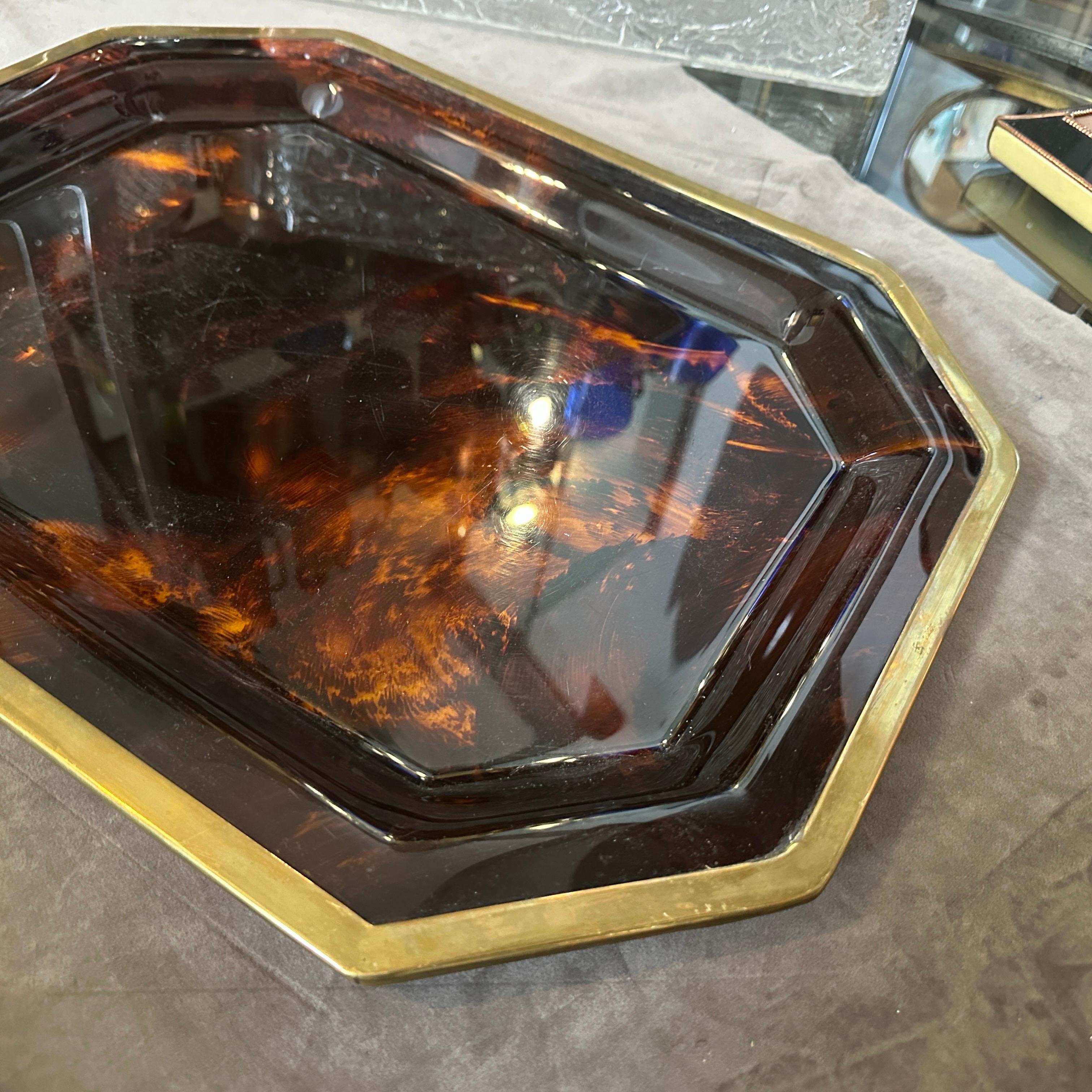 1970S Mid-Century Modern Fake Tortoiseshell Lucite and Brass Octagonal Tray For Sale 2