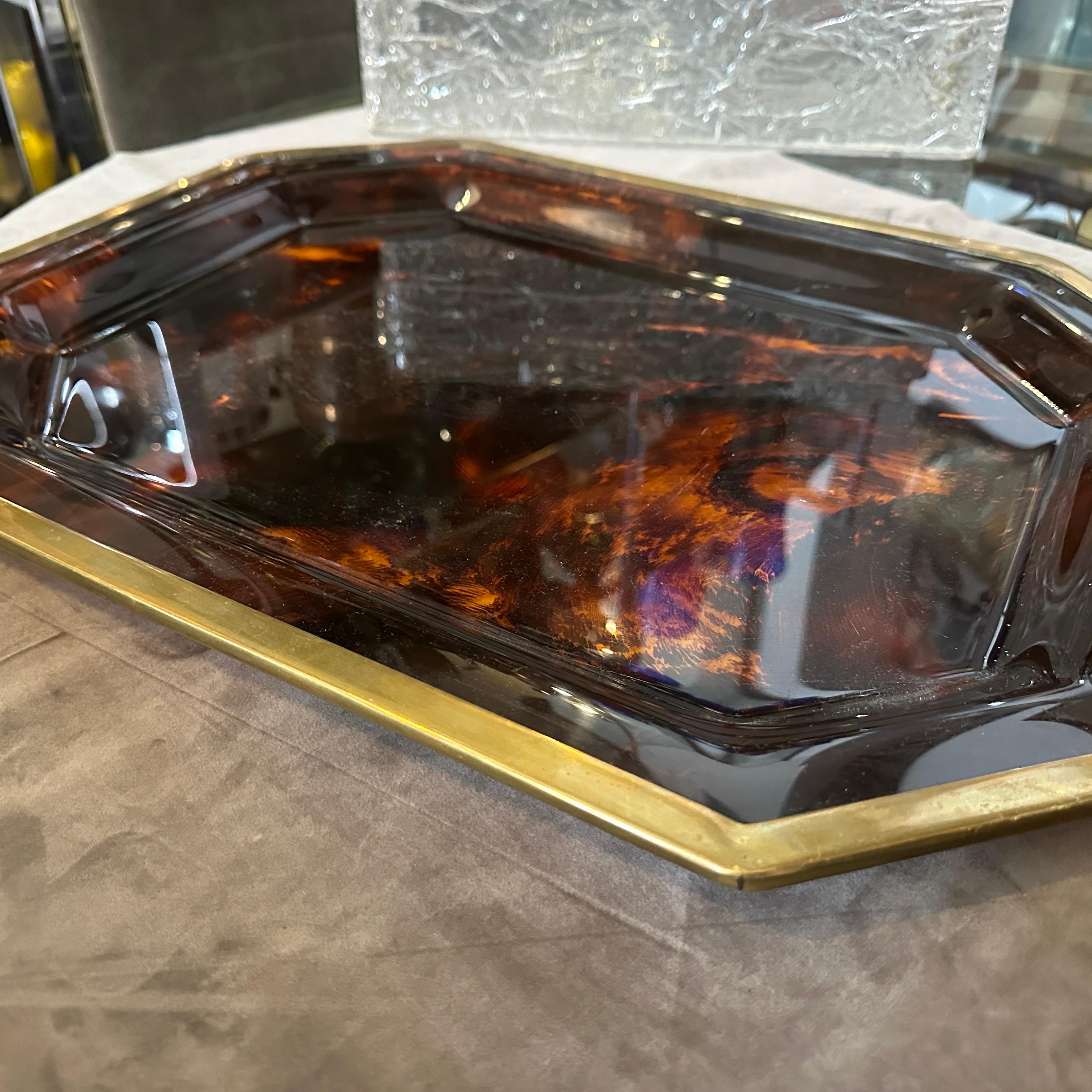 1970S Mid-Century Modern Fake Tortoiseshell Lucite and Brass Octagonal Tray For Sale 3