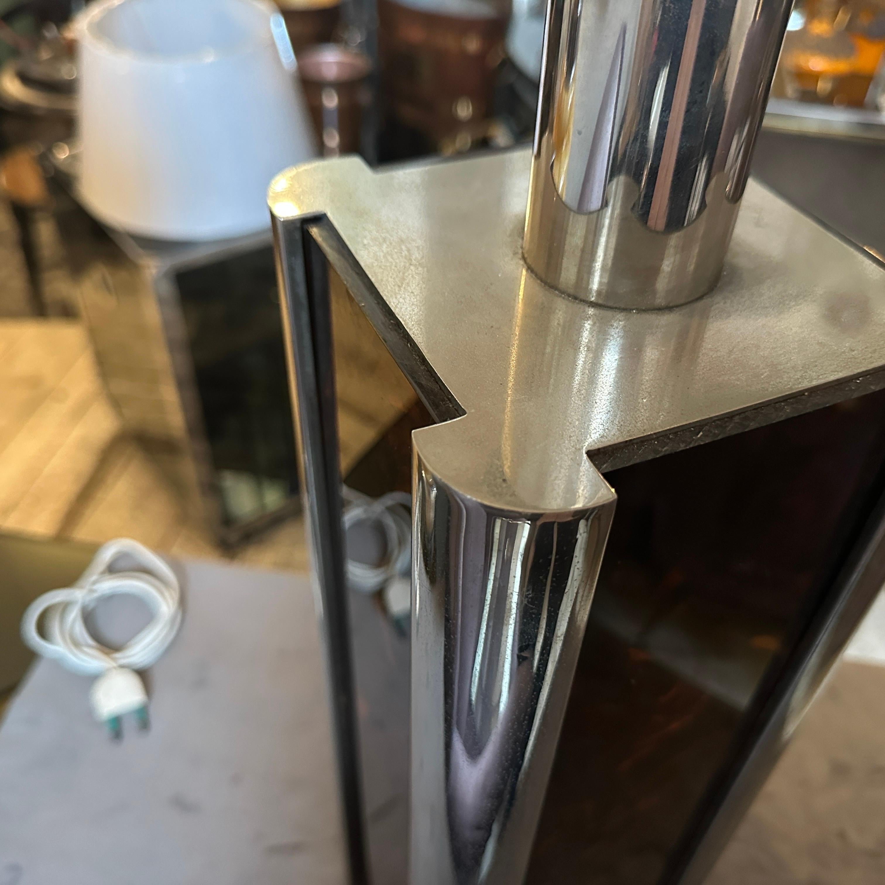 1970s Mid-Century Modern Fake Tortoiseshell Lucite and Silver Plate Table Lamp (lampe de table en écaille de tortue et en métal argenté) en vente 6
