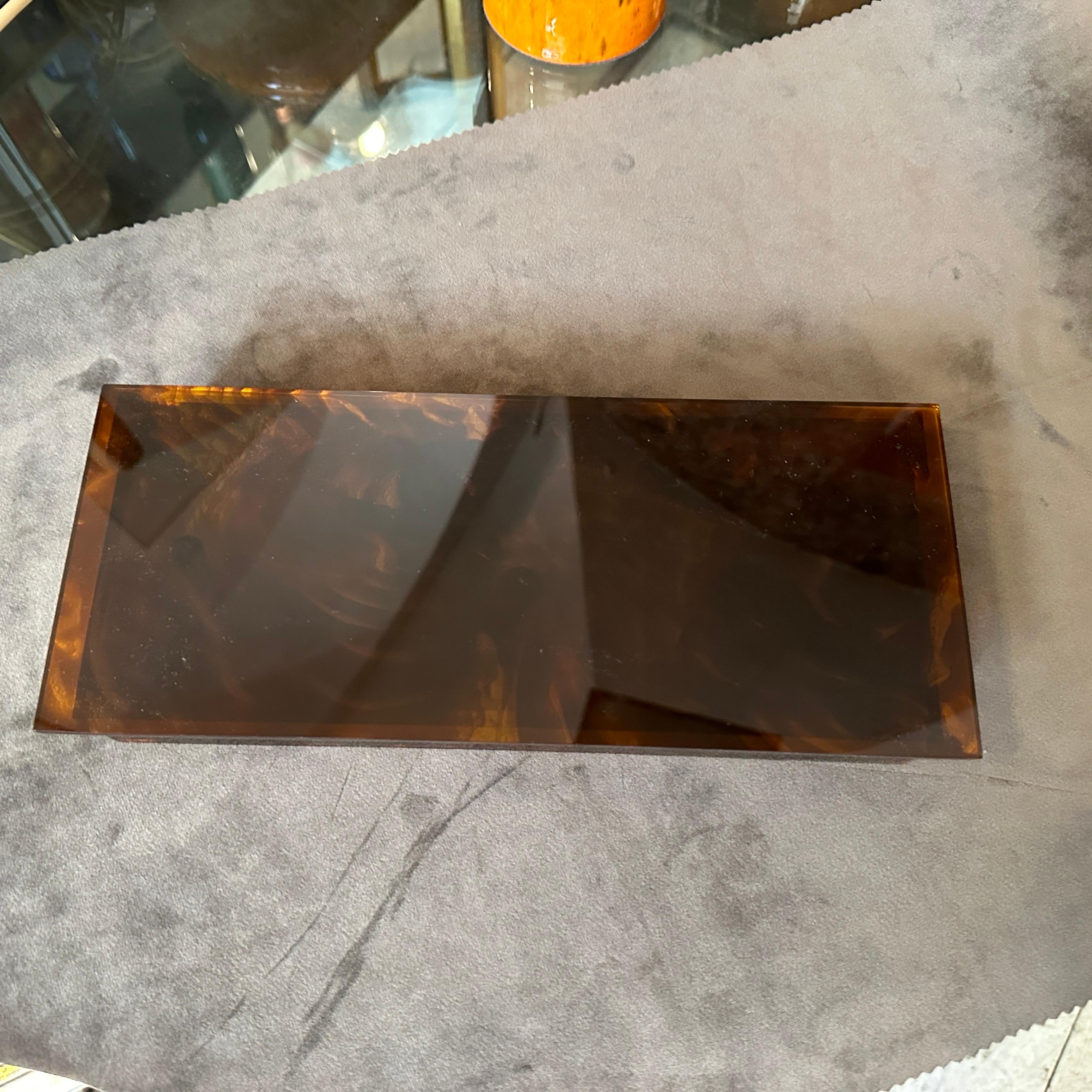 Joyero italiano falso de carey y lucita de mediados de siglo XX Lucite en venta