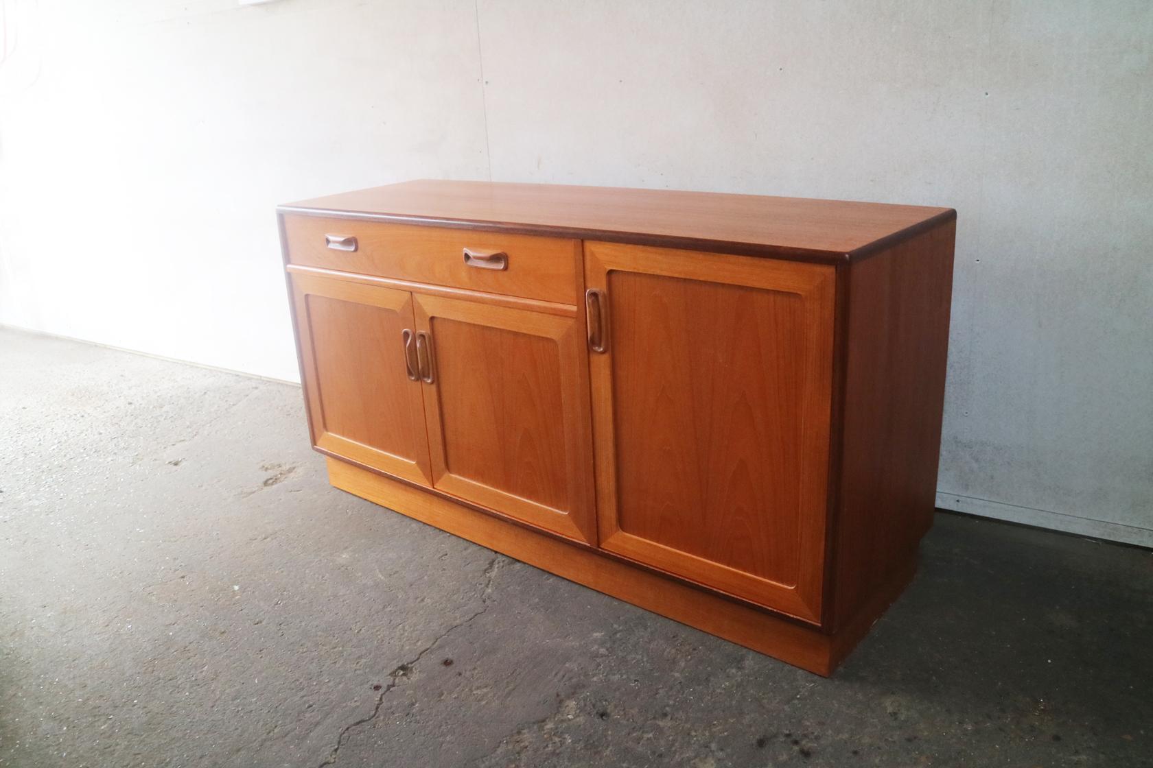 A lovely example of the G Plan Fresco range. Attractive wood grain throughout with distinctive recessed handles. In superb condition.

Country of origin: UK
Date of manufacture: 1970s.
Material: teak
Size: width 139cm x height 71cm x depth
