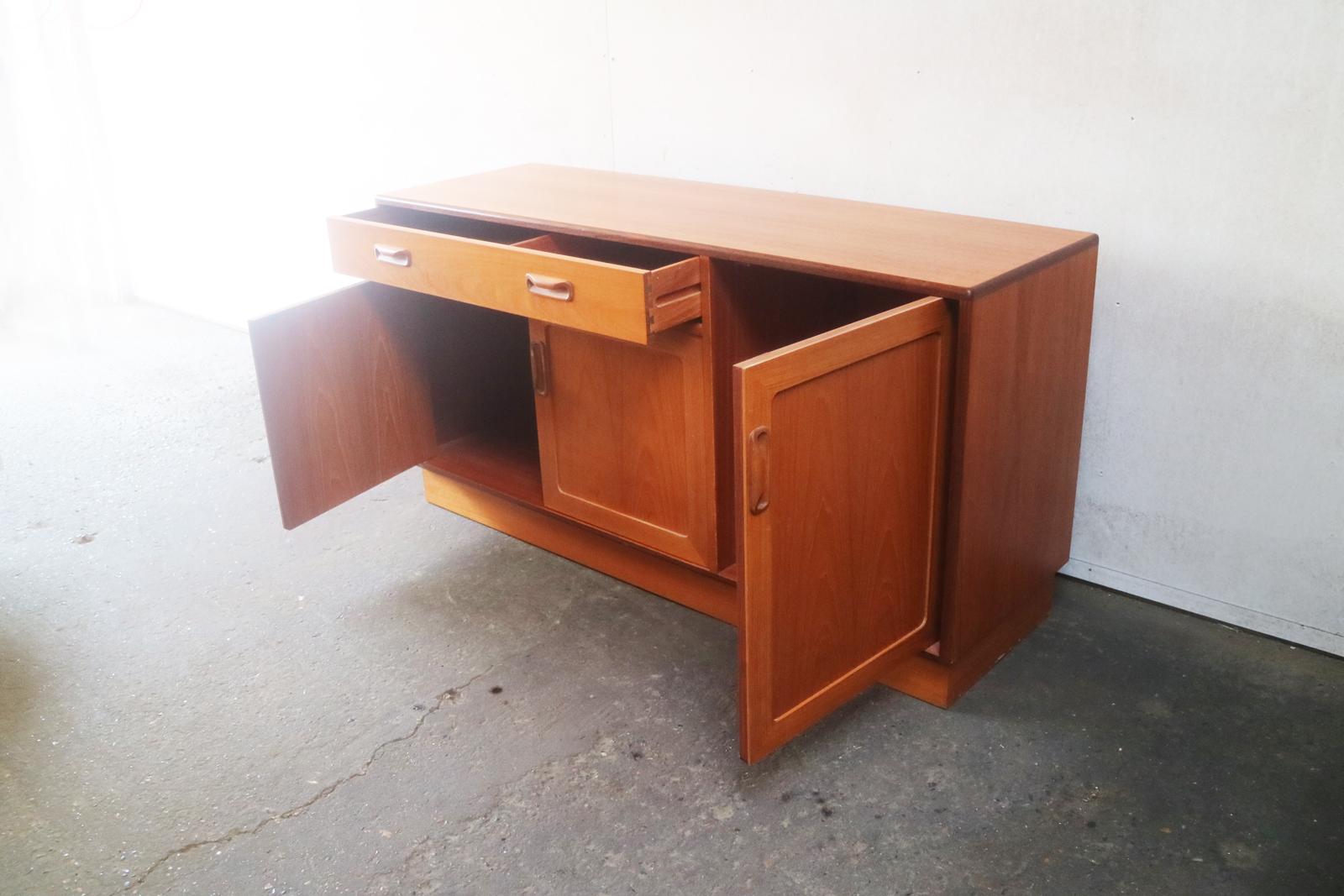 1970s Mid-Century Modern G Plan Fresco Sideboard In Good Condition For Sale In London, GB