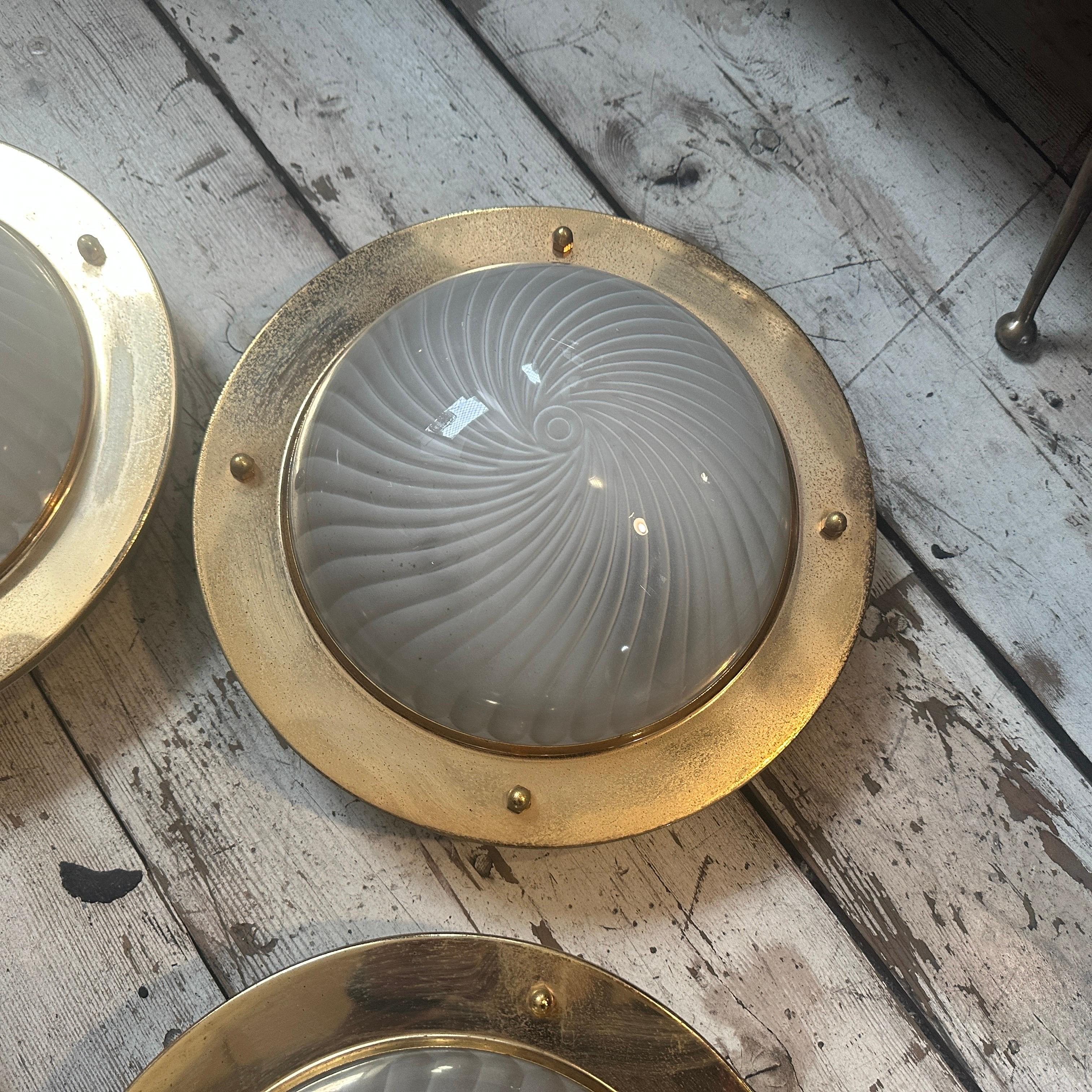 1970er Jahre Mitte des Jahrhunderts Modern Vergoldetes Metall und Murano Glas Decke oder Wandleuchte im Angebot 3