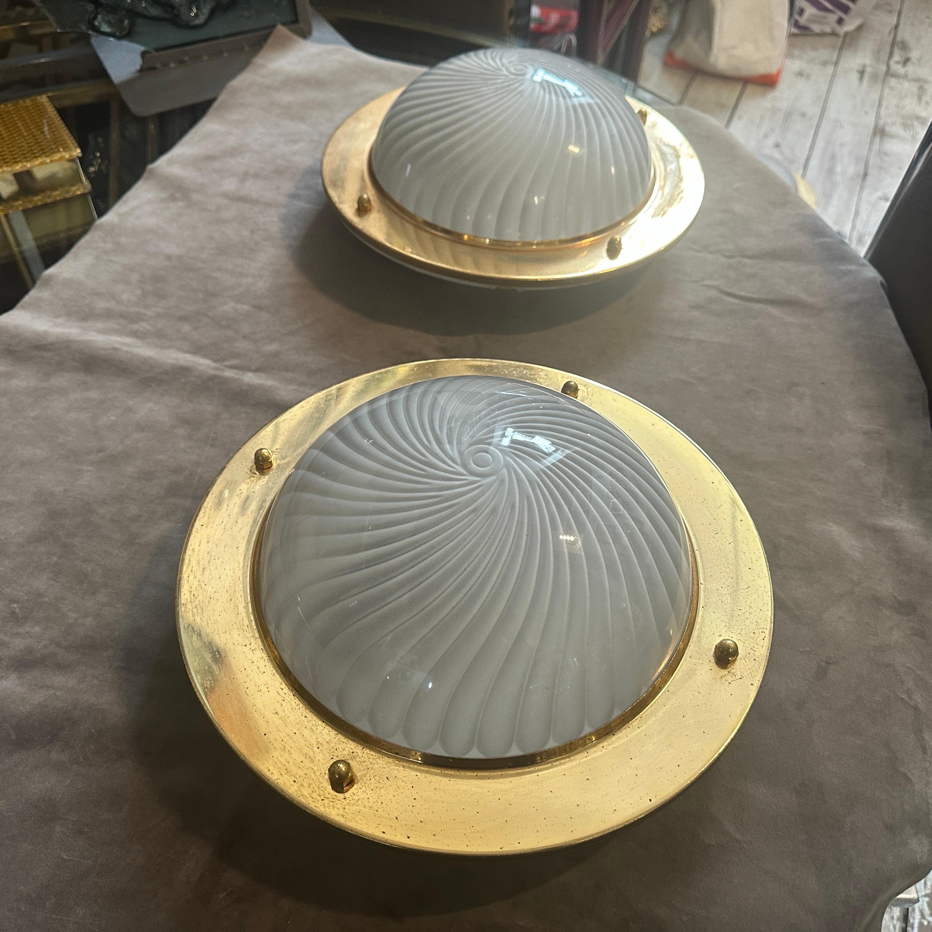 1970er Jahre Mitte des Jahrhunderts Modern Vergoldetes Metall und Murano Glas Decke oder Wandleuchte im Angebot 7