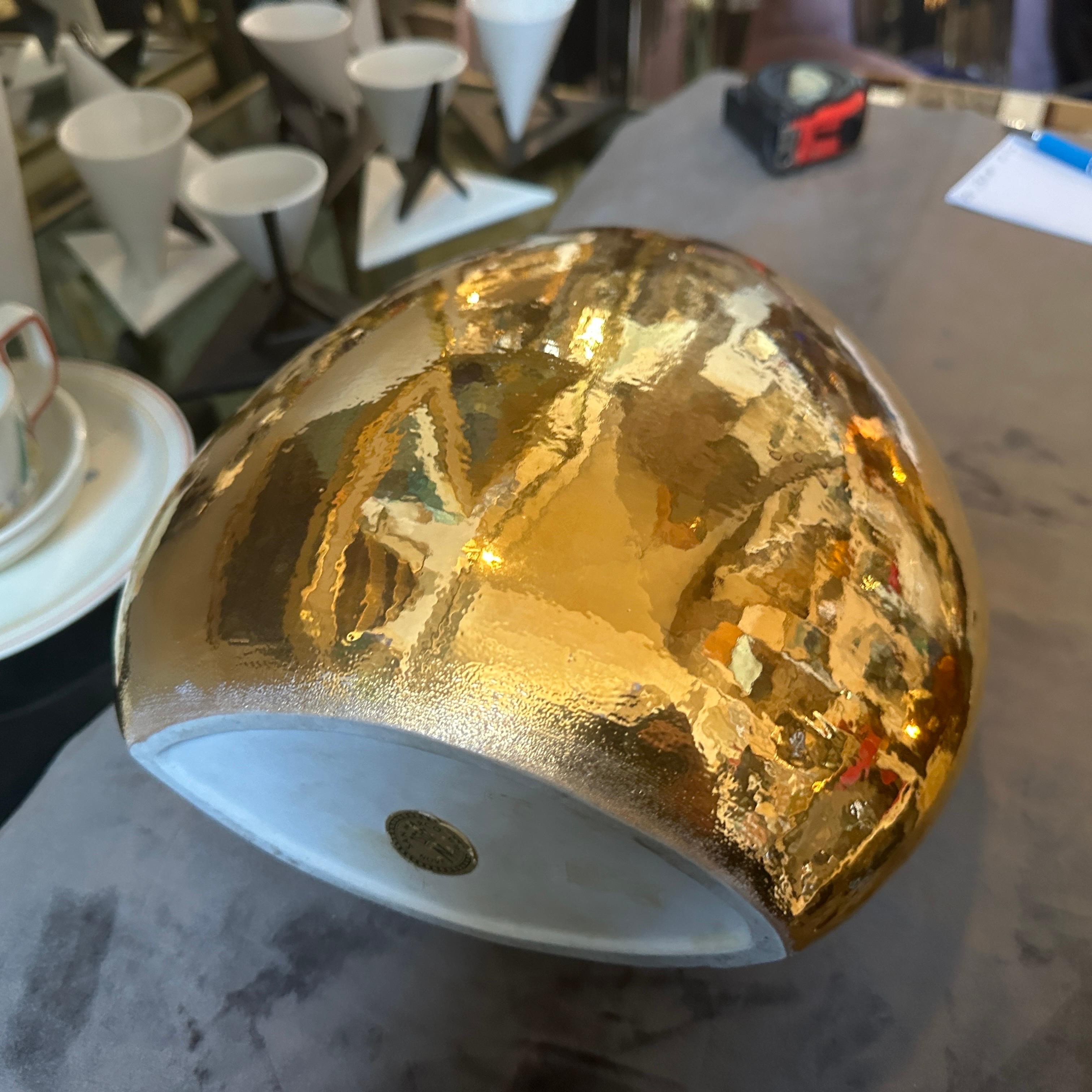 Porcellana Vaso italiano in porcellana dorata della metà del secolo scorso di Nove san Marco in vendita